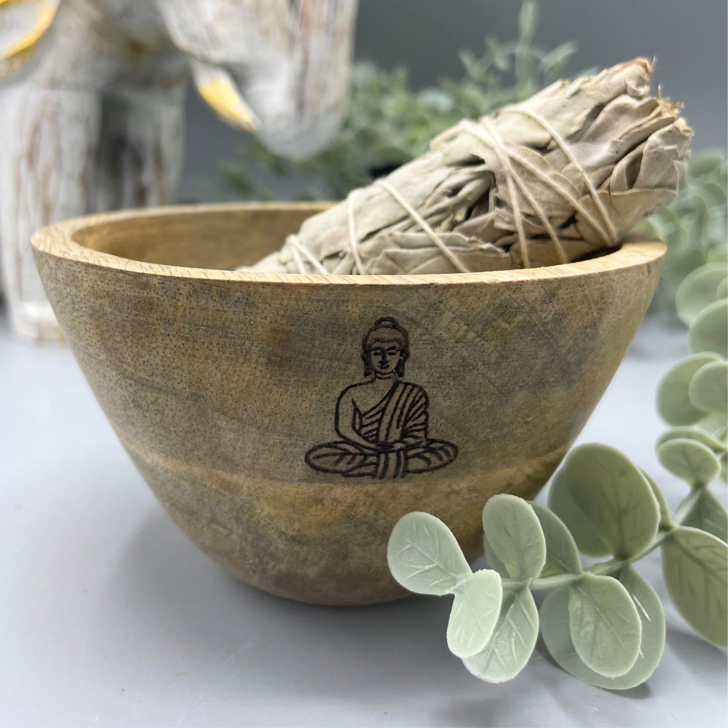 Räucherschale 'Buddha' aus Mangoholz – Handgeschnitzt für Meditation & Rituale