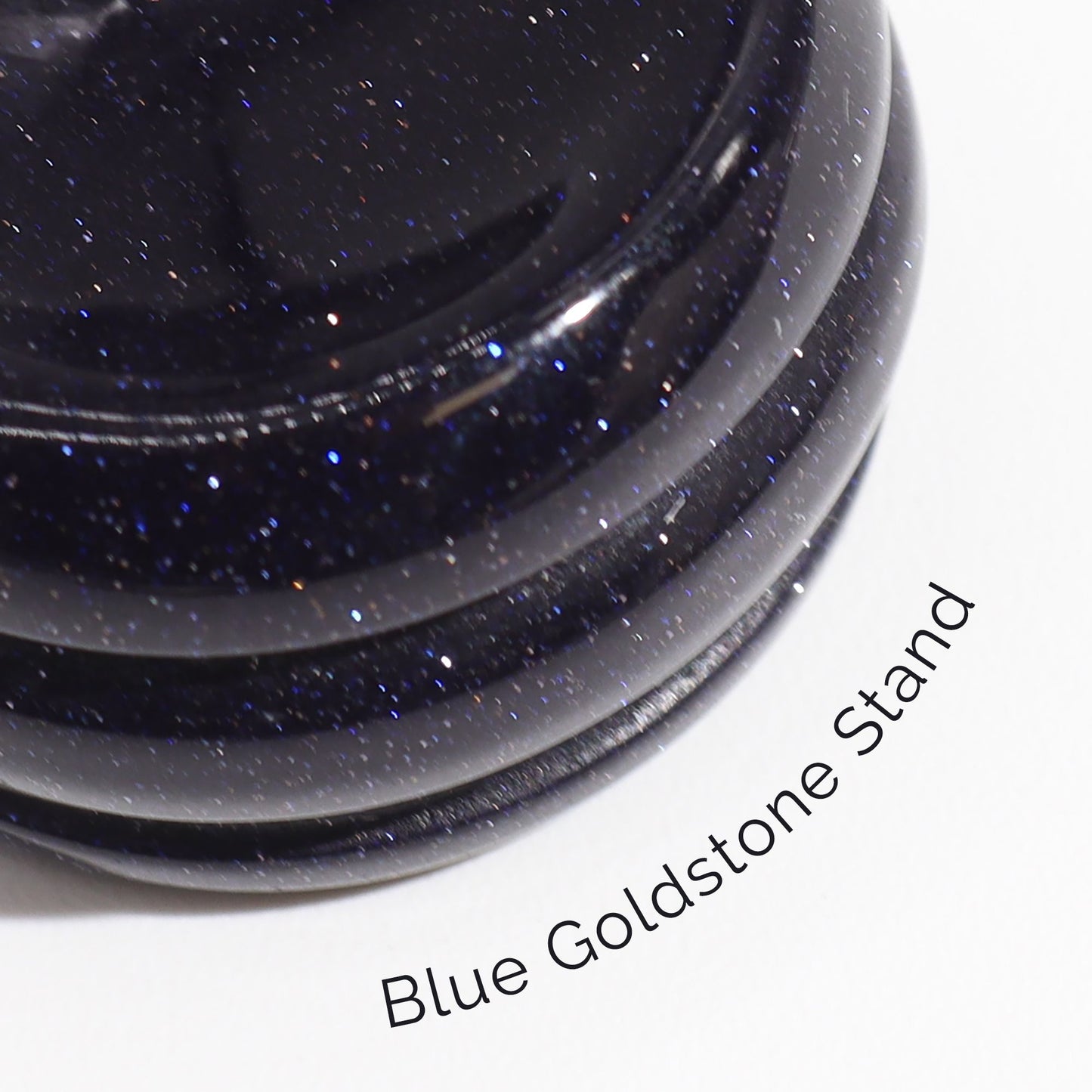Amethyst-Kugel 'Jupiter' auf Goldfluss-Sockel – 40mm Edelstein-Planet