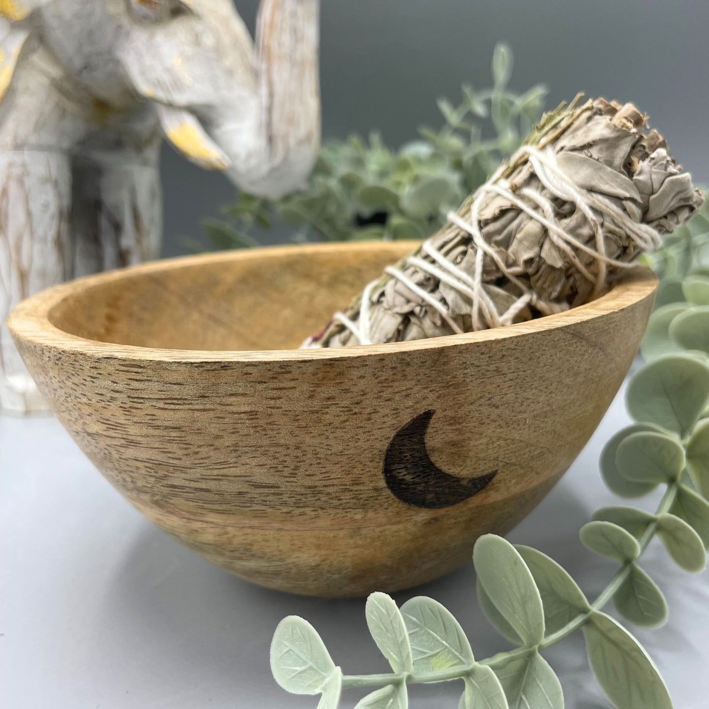 Räucherschale Drei Monde aus Mangoholz - Handgeschnitzt für Rituale - 14x7 cm