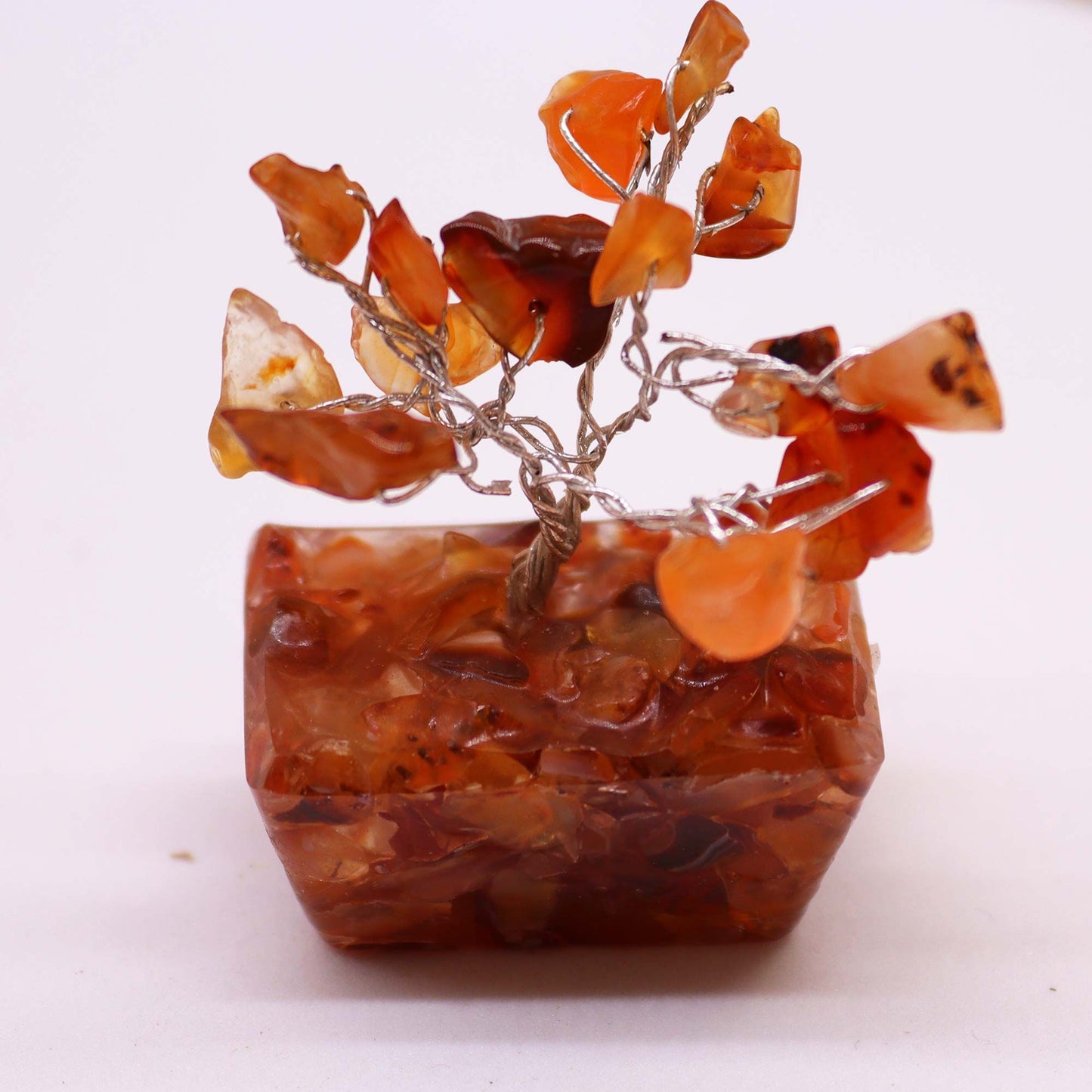 Mini-Edelsteinbaum aus Karneol auf Orgonit-Basis – Handgefertigtes Deko-Objekt