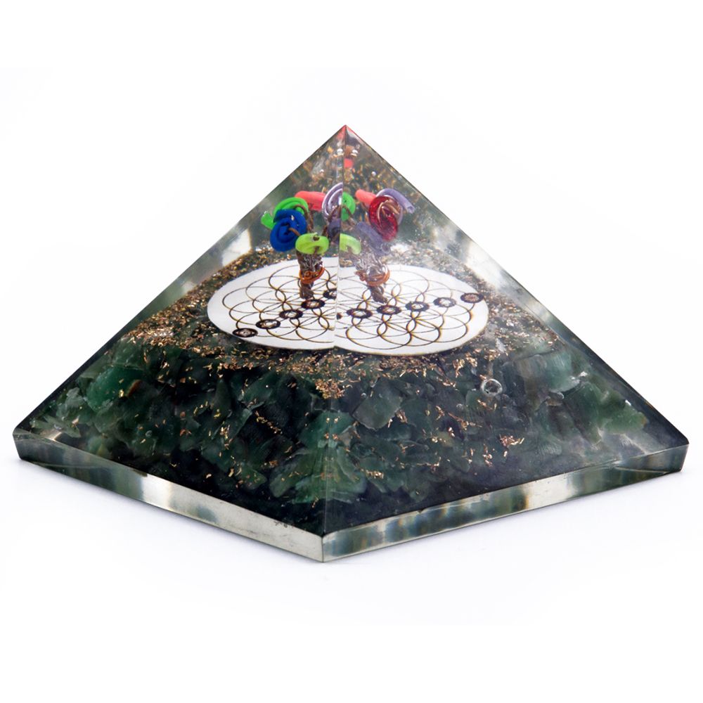 Orgonit-Pyramide mit Grünem Aventurin & Lebensblume – 7 cm