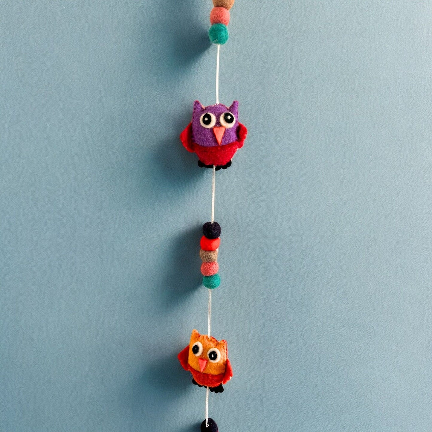 Handgefertigter Eulen-Wandbehang aus Filz – Farbenfrohe Deko aus Nepal