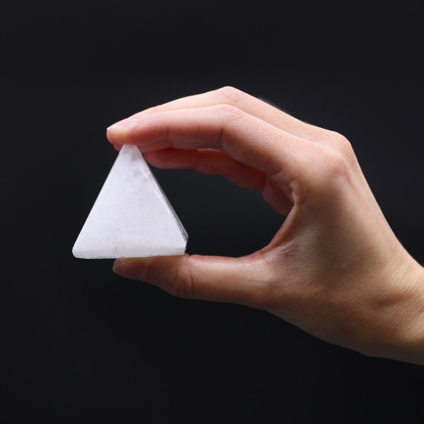 Selenit-Pyramide 5 cm – Handgefertigtes Kristall-Unikat aus Marokko