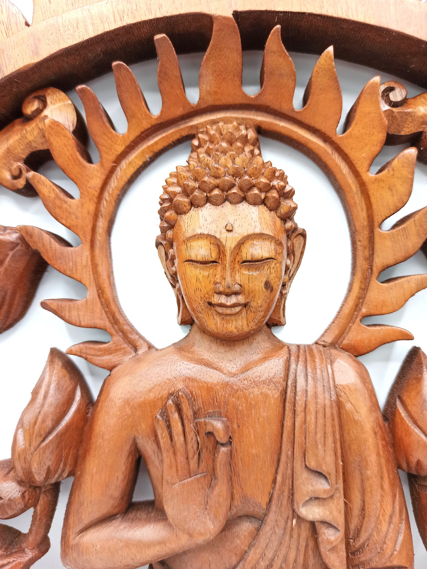 Handgeschnitztes Wandrelief Buddha & Lotus – 40 cm Unikat aus Suar-Holz