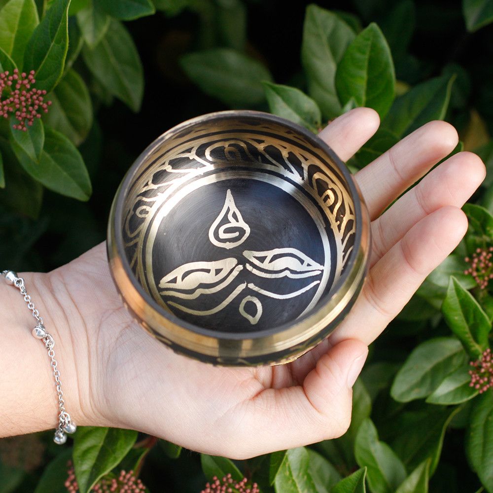 Klangschalen-Set in Schwarz mit Samtbeutel – Handgefertigte Meditationsschale aus Messing