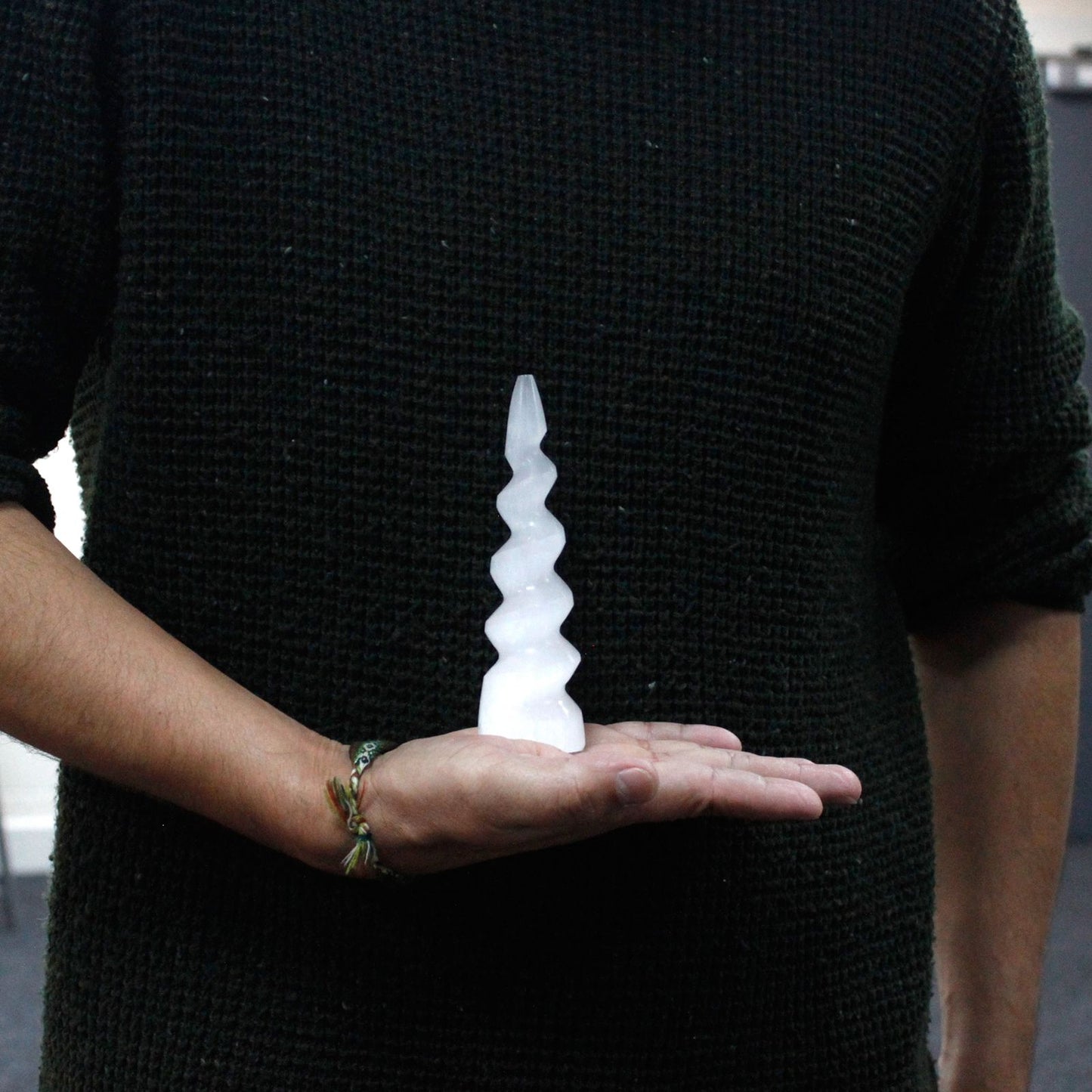 Selenit-Spiralturm 'Einhornhorn' 15 cm – Handgefertigte Lichtskulptur