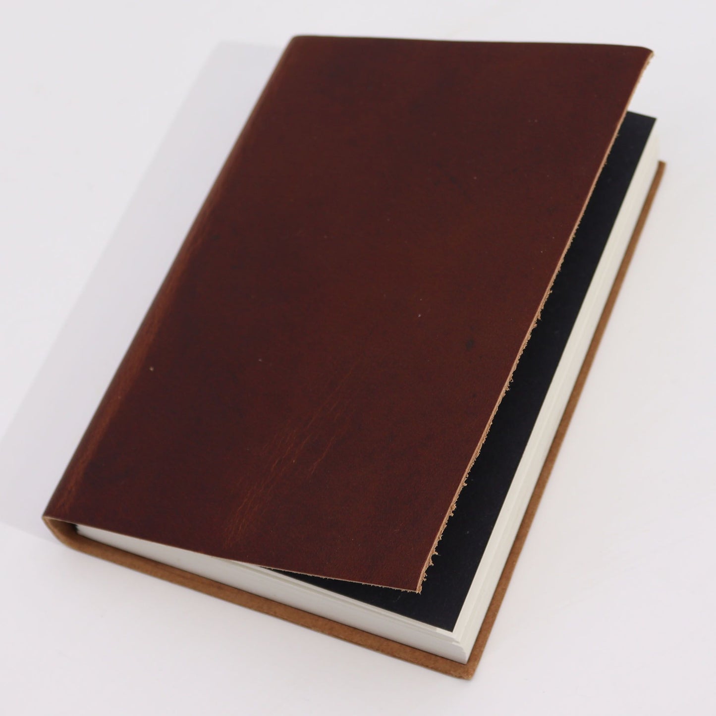Liniertes Ledernotizbuch in Mittel-Dunkel Beige | 18 x 13 cm | 100 Seiten