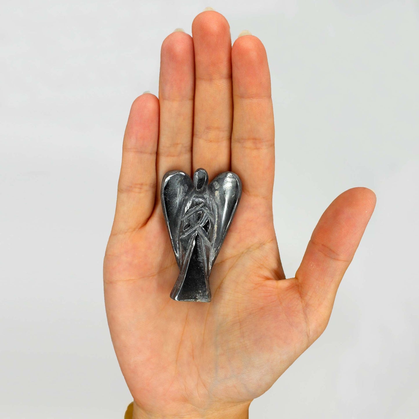 Hämatit Schutzengel Figur 6 cm – Handgeschnitzt aus Edelstein