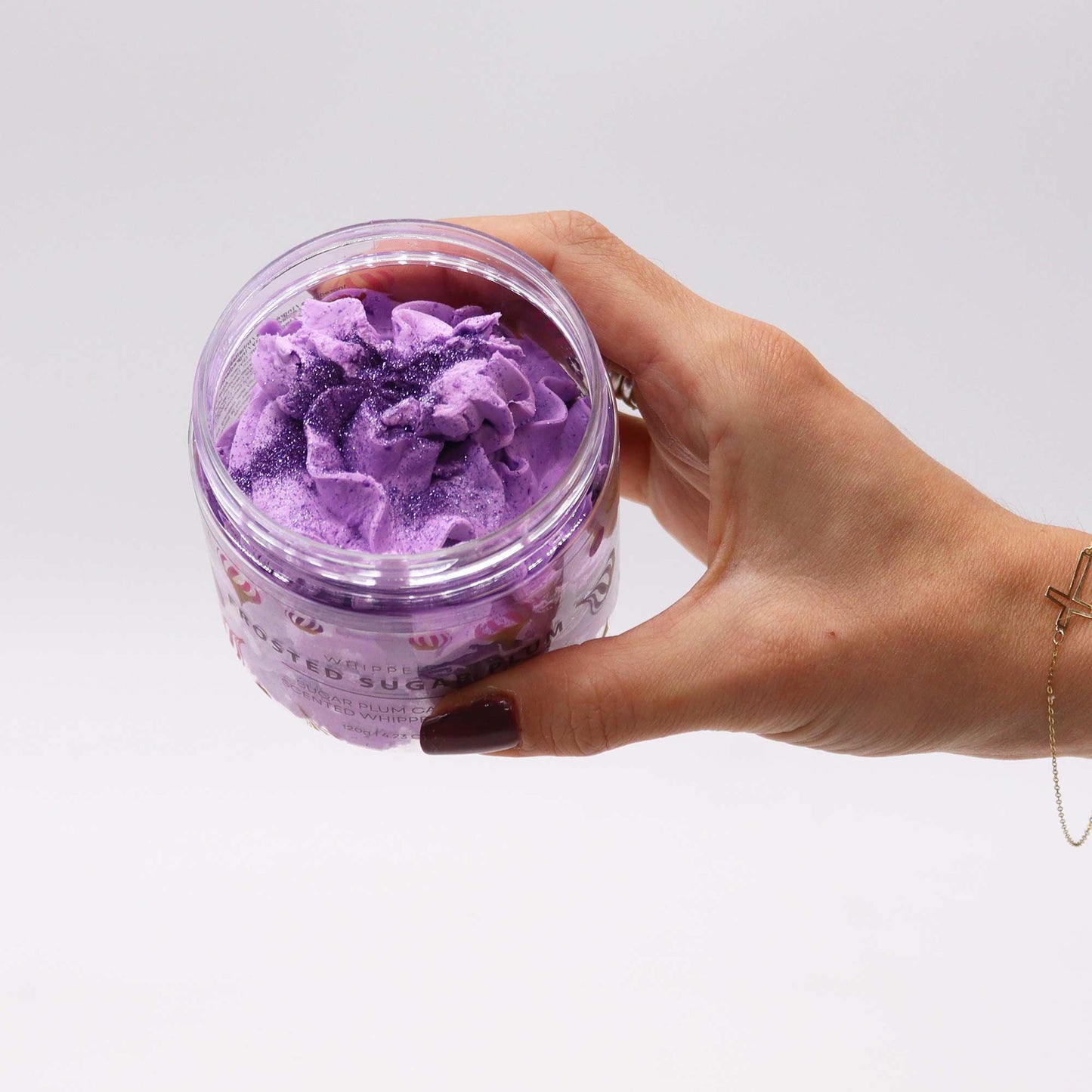 Frosted Sugar Plum – Aufgeschäumte Cremeseife mit zartem Glanz