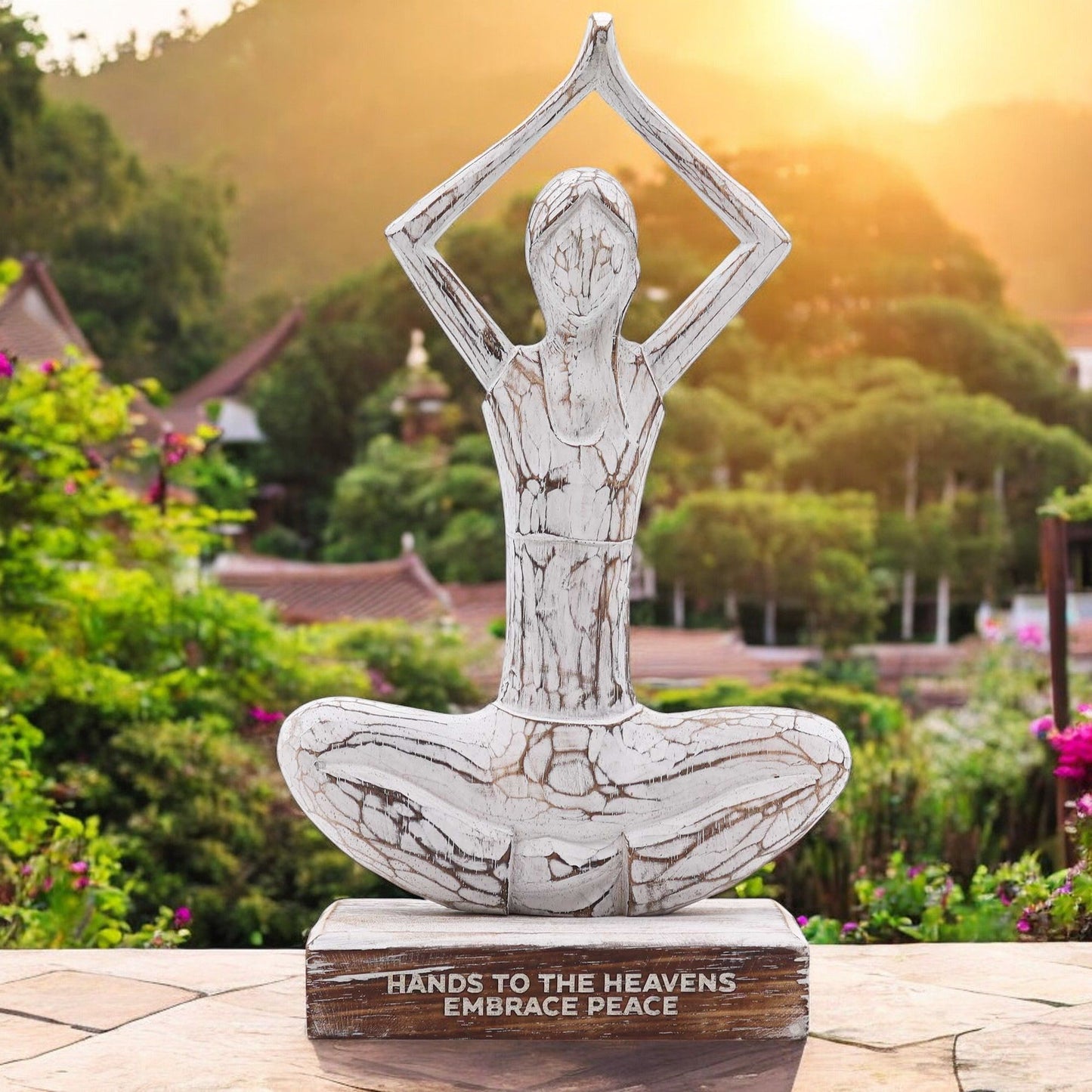 Yogafigur 'Hände zum Himmel' – Handgeschnitzt aus Albasia-Holz