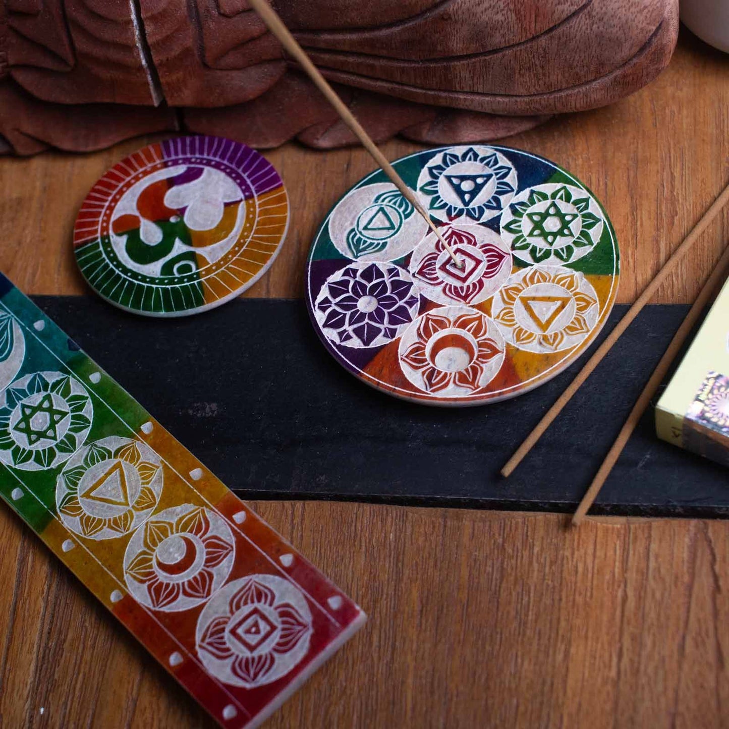 Sieben-Chakra Räucherhalter aus Speckstein – Für Stäbchen & Kegel