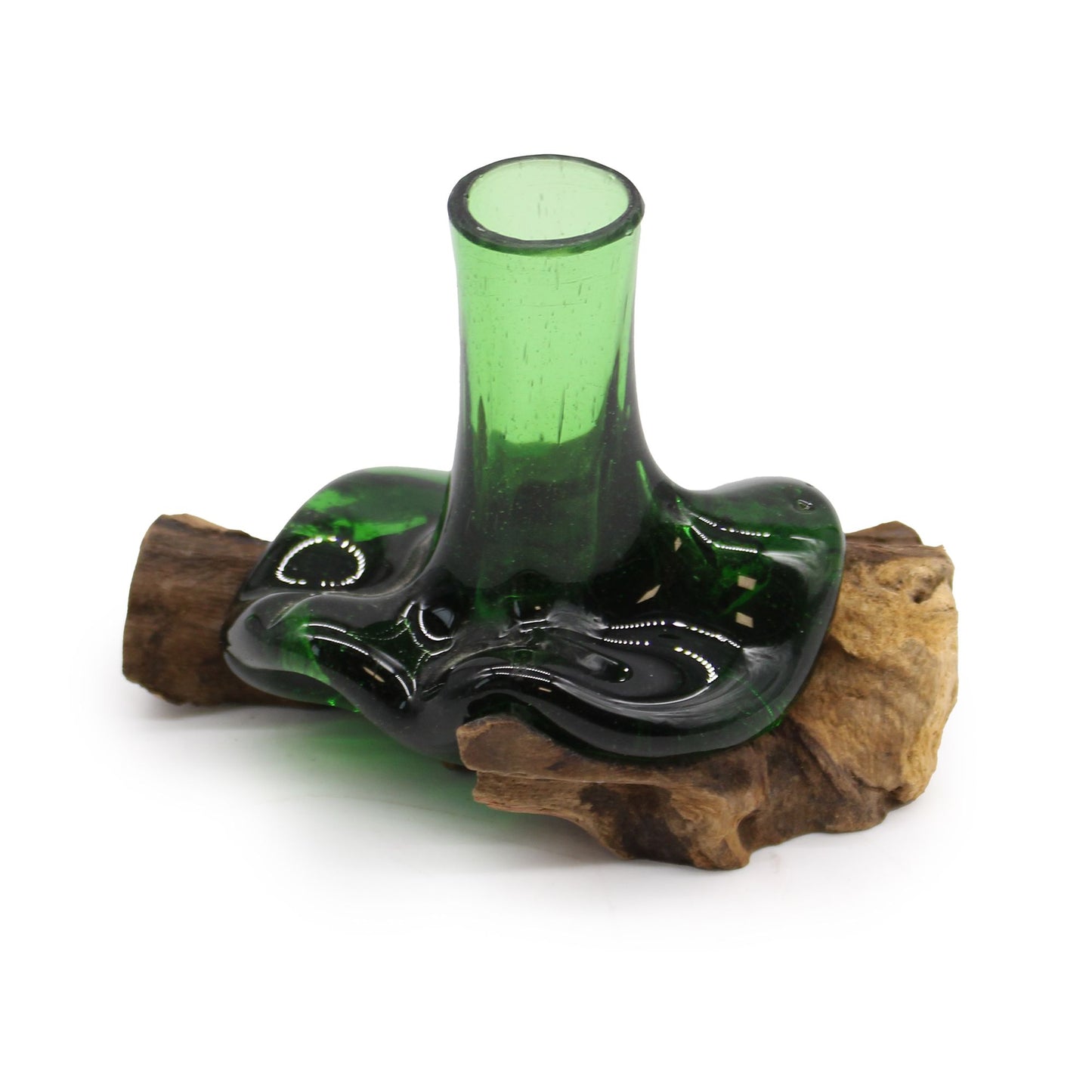 Handgefertigte Minivase aus recyceltem Bierglas auf Holzfuß