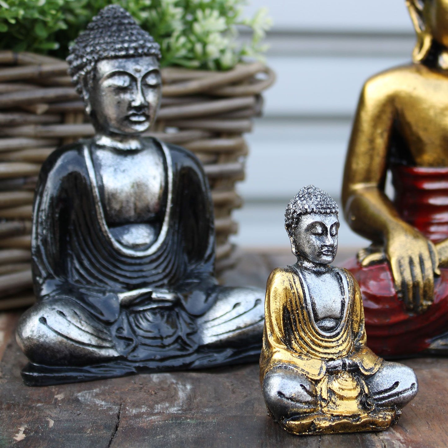 Set mit 6 Mini-Buddha-Figuren in Silber - Handbemaltes Sammelset aus Bali