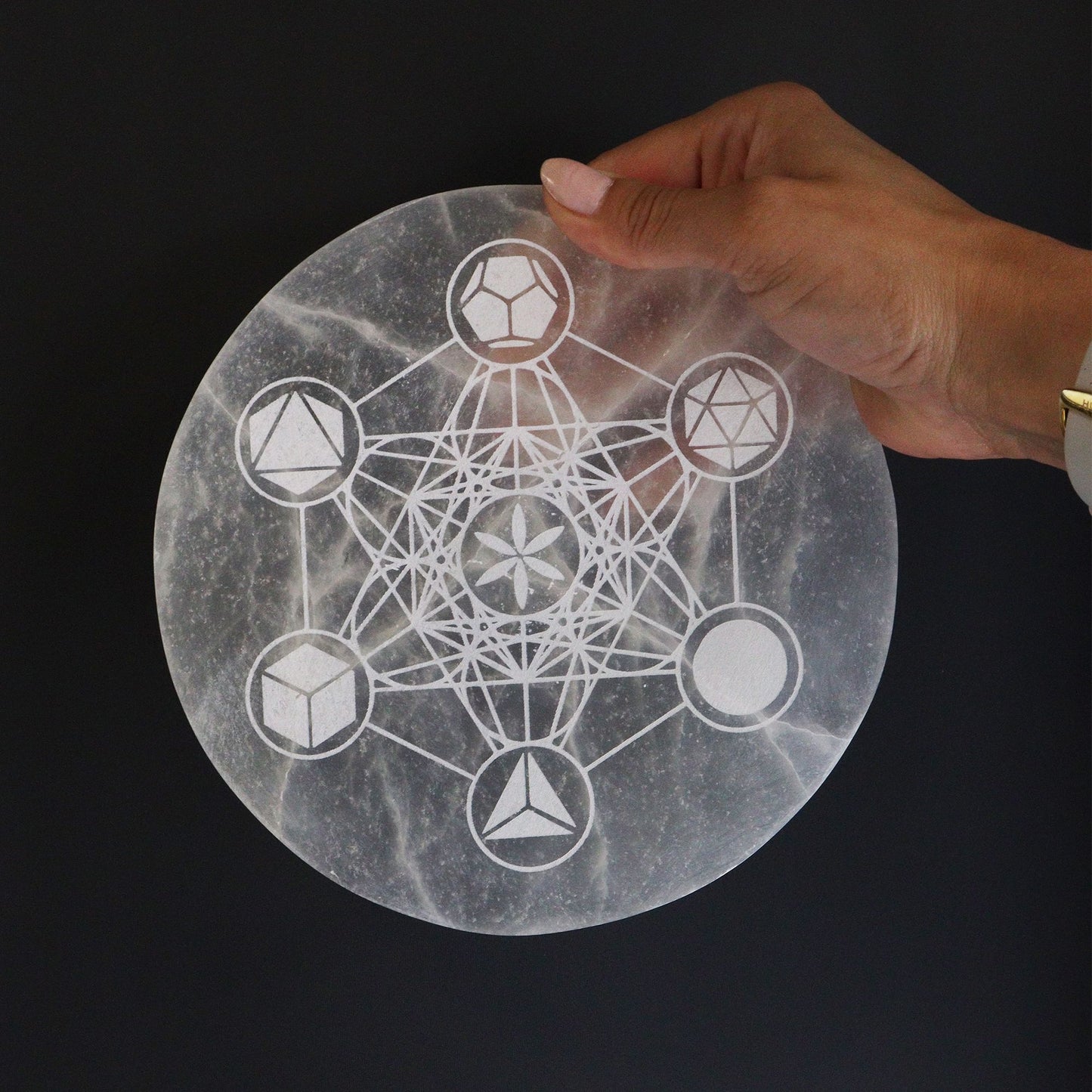 Selenit-Ladeplatte 'Heilige Geometrie' – 18 cm handgeschnitzt