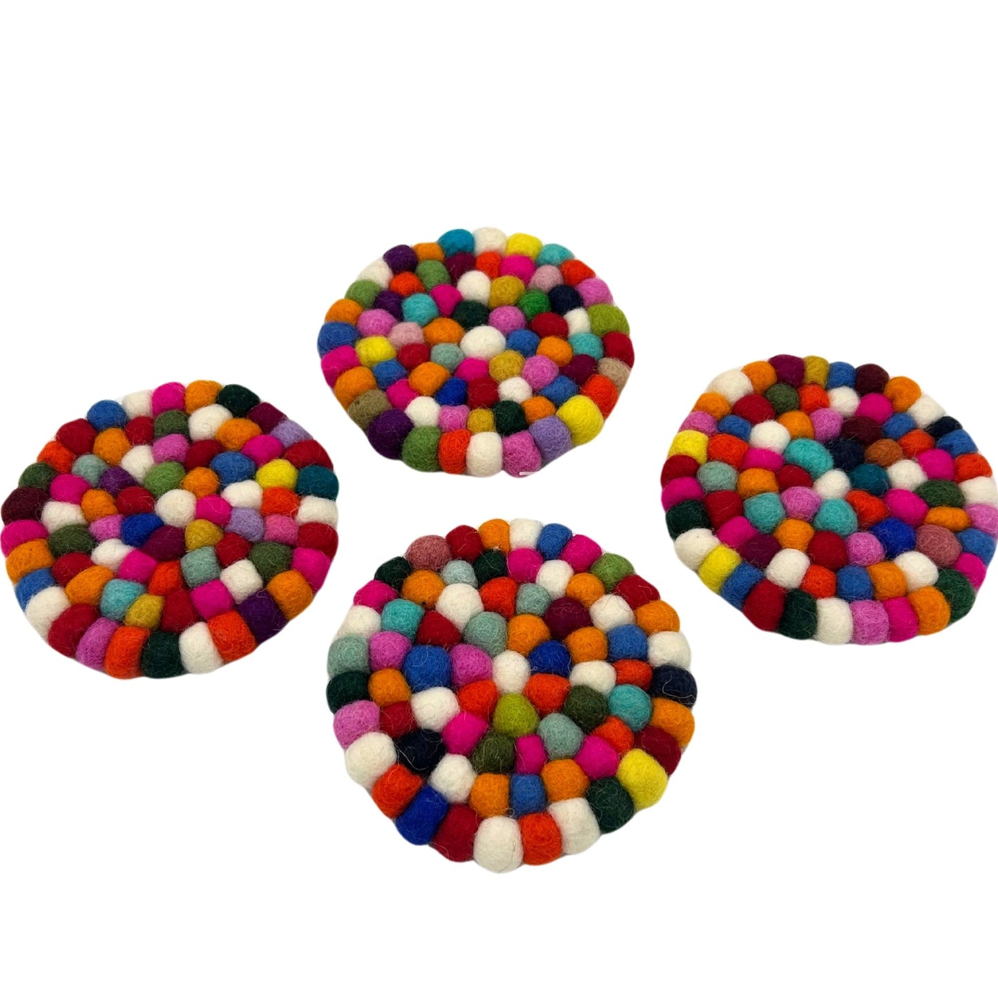 Set mit 4 runden Filzkugel-Untersetzern - 10 cm, bunt