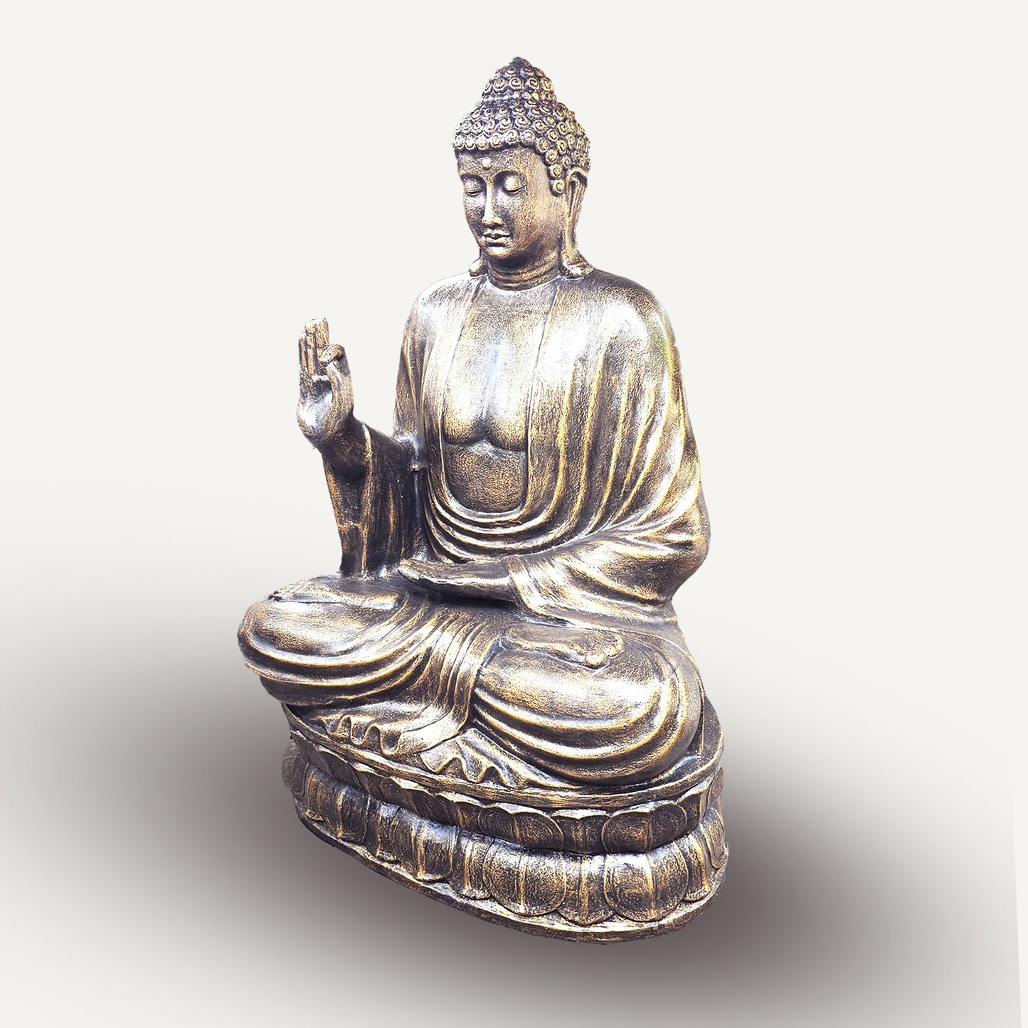 Monumentale Buddha-Statue in Antikgold auf Lotosblüte – Handgefertigt aus Faserzement