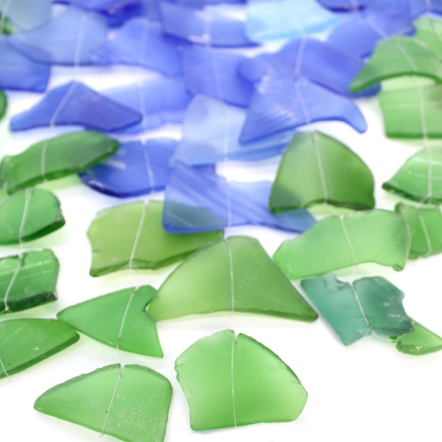 Windspiel 'Meeresmelodie' in Blau & Grün – Handgefertigt aus Recyclingglas & Treibholz (3er Set)