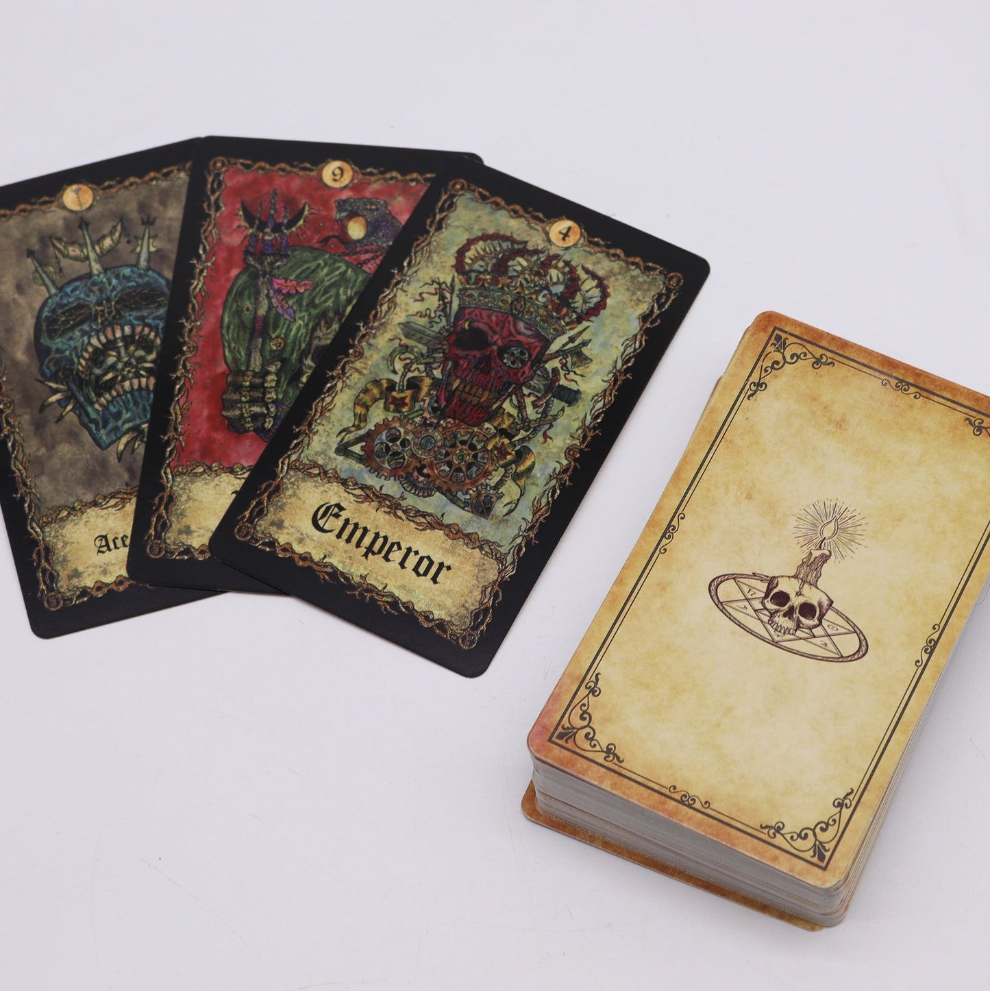 Requiem Arkana Tarot-Set – 78 Karten & Handbuch für tiefgründige Weisheit