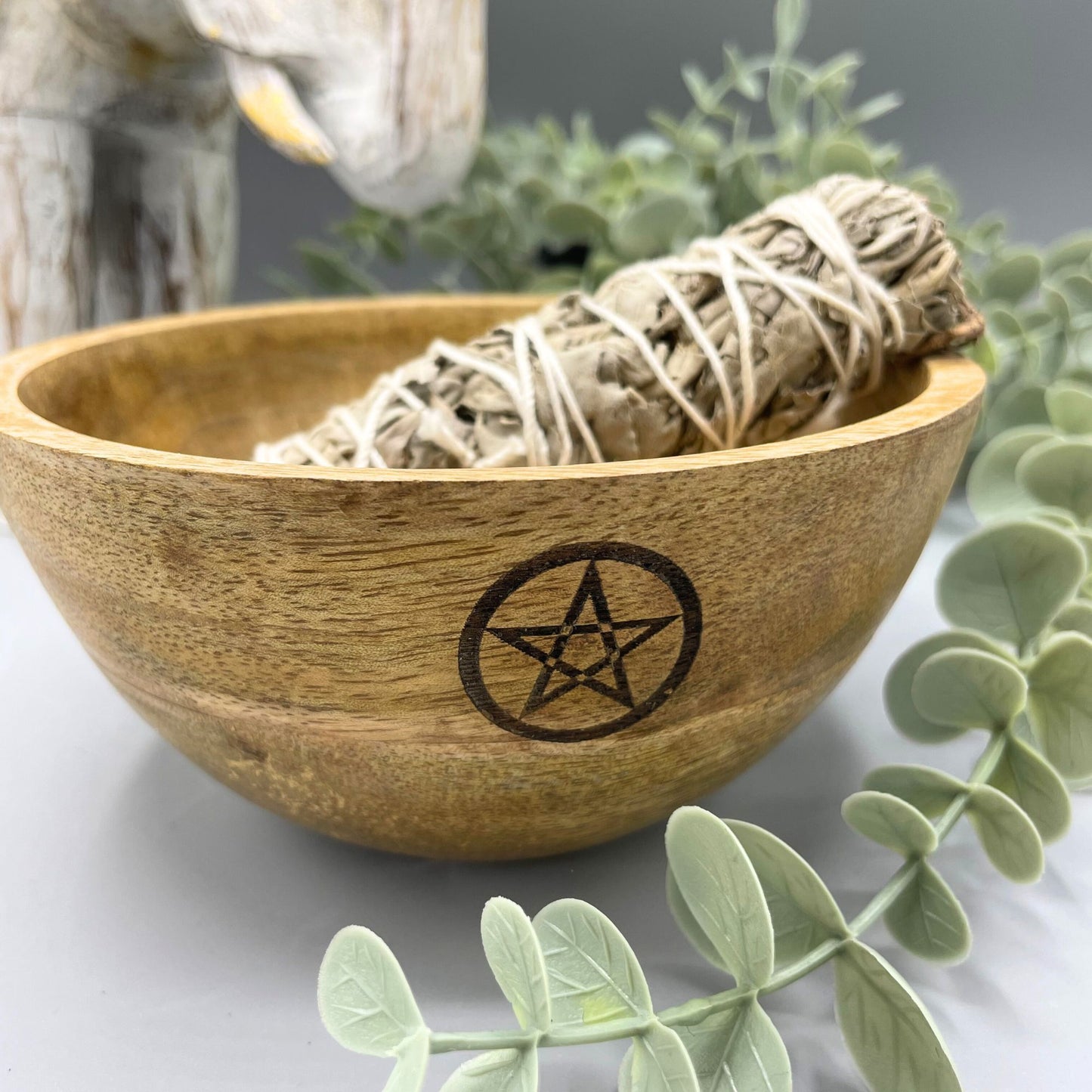 Ritualschale Pentagon aus Mangoholz – Handgeschnitzt für Räucherwerk & Meditation