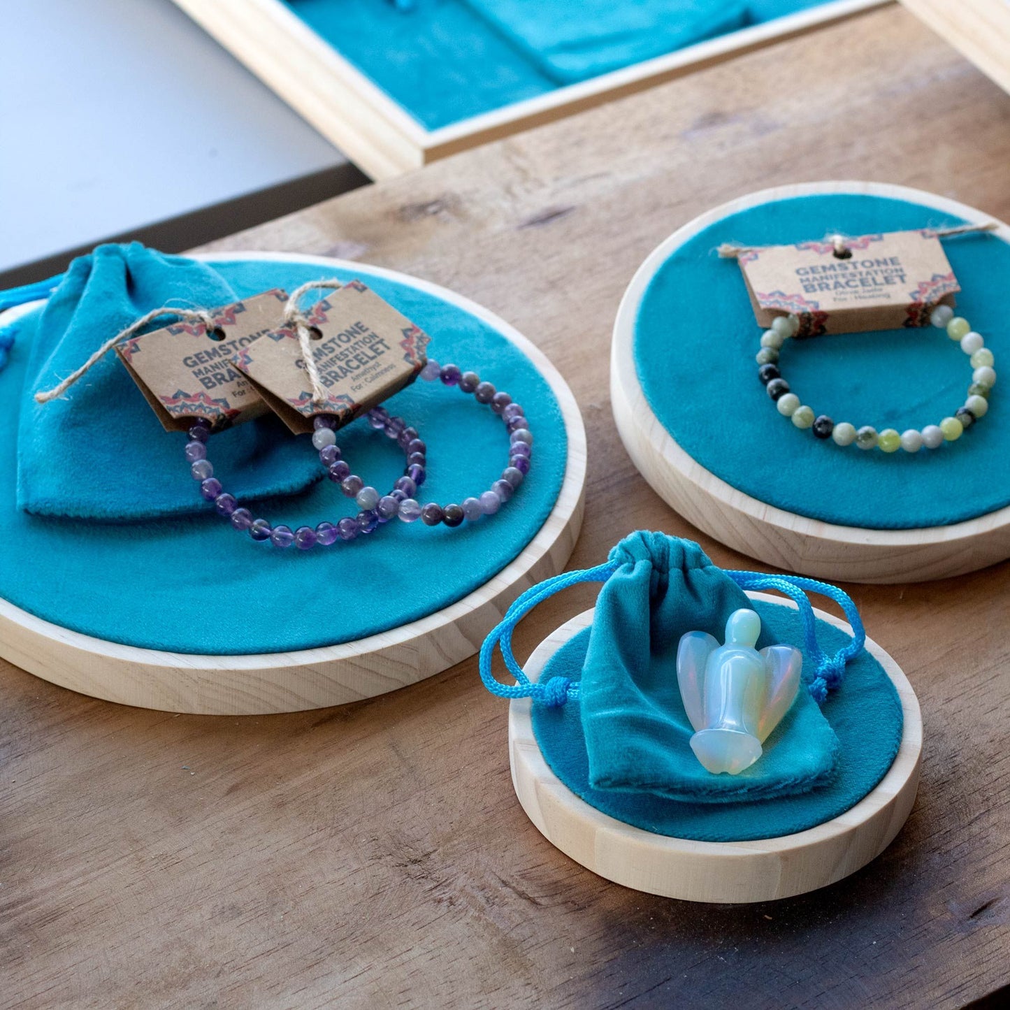 Präsentations-Set mit drei Runddisplays in Samt & Holz (10, 15, 20 cm)