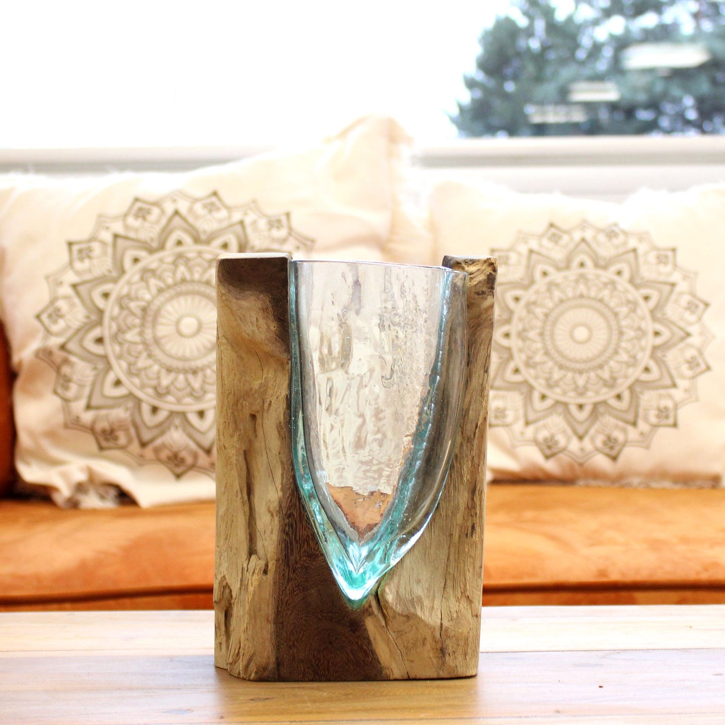 V-Form Vase aus Glas und Holz – Ein handgefertigtes Unikat aus Bali