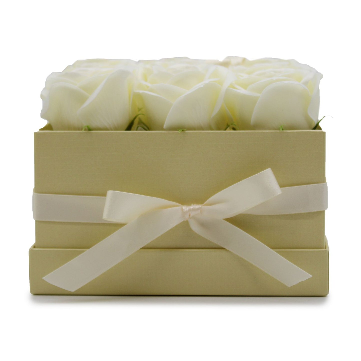 Seifenblumen Bouquet mit 9 cremefarbenen Rosen in Geschenkbox