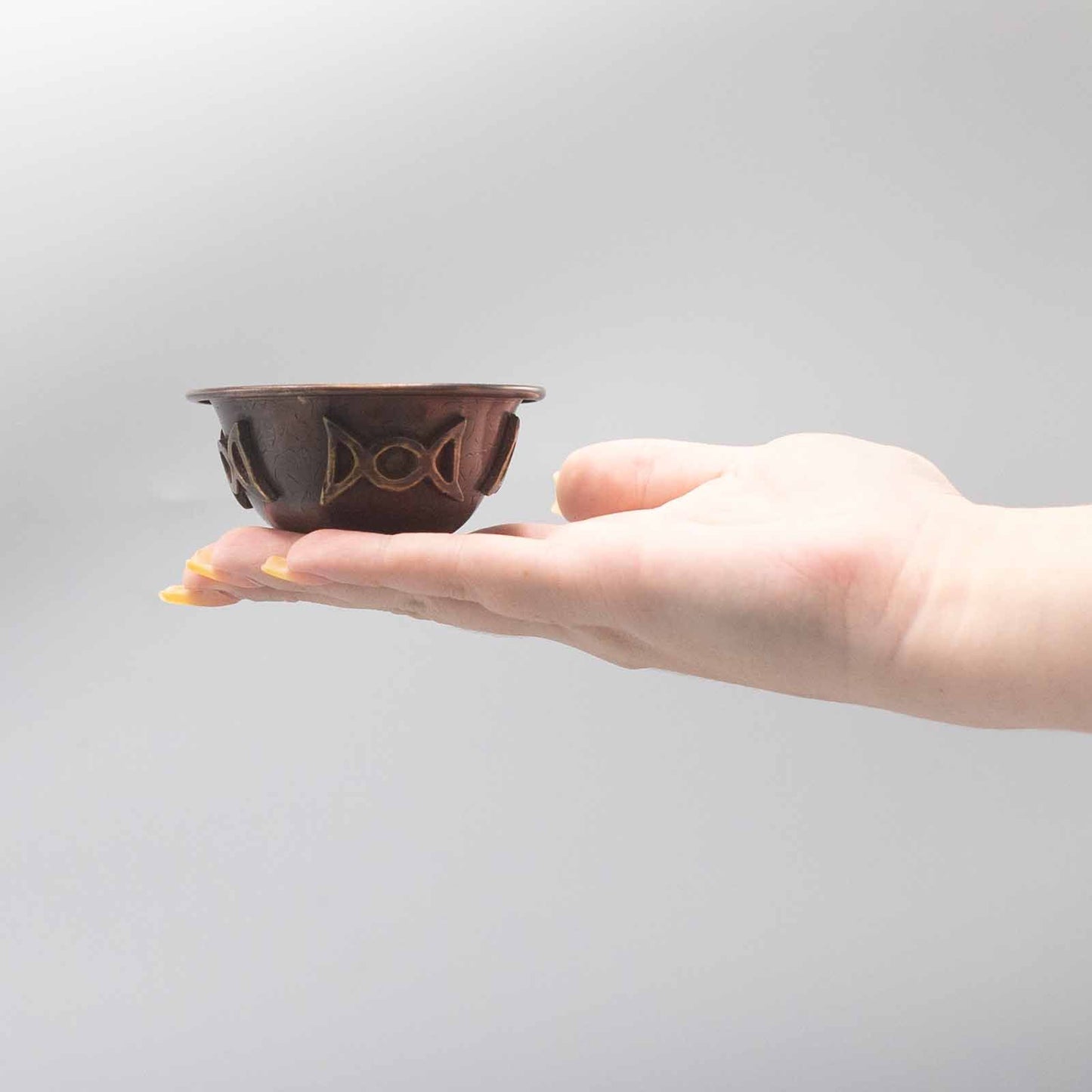 Ritualschale aus Kupfer mit Dreifachmond-Gravur – 8x4 cm