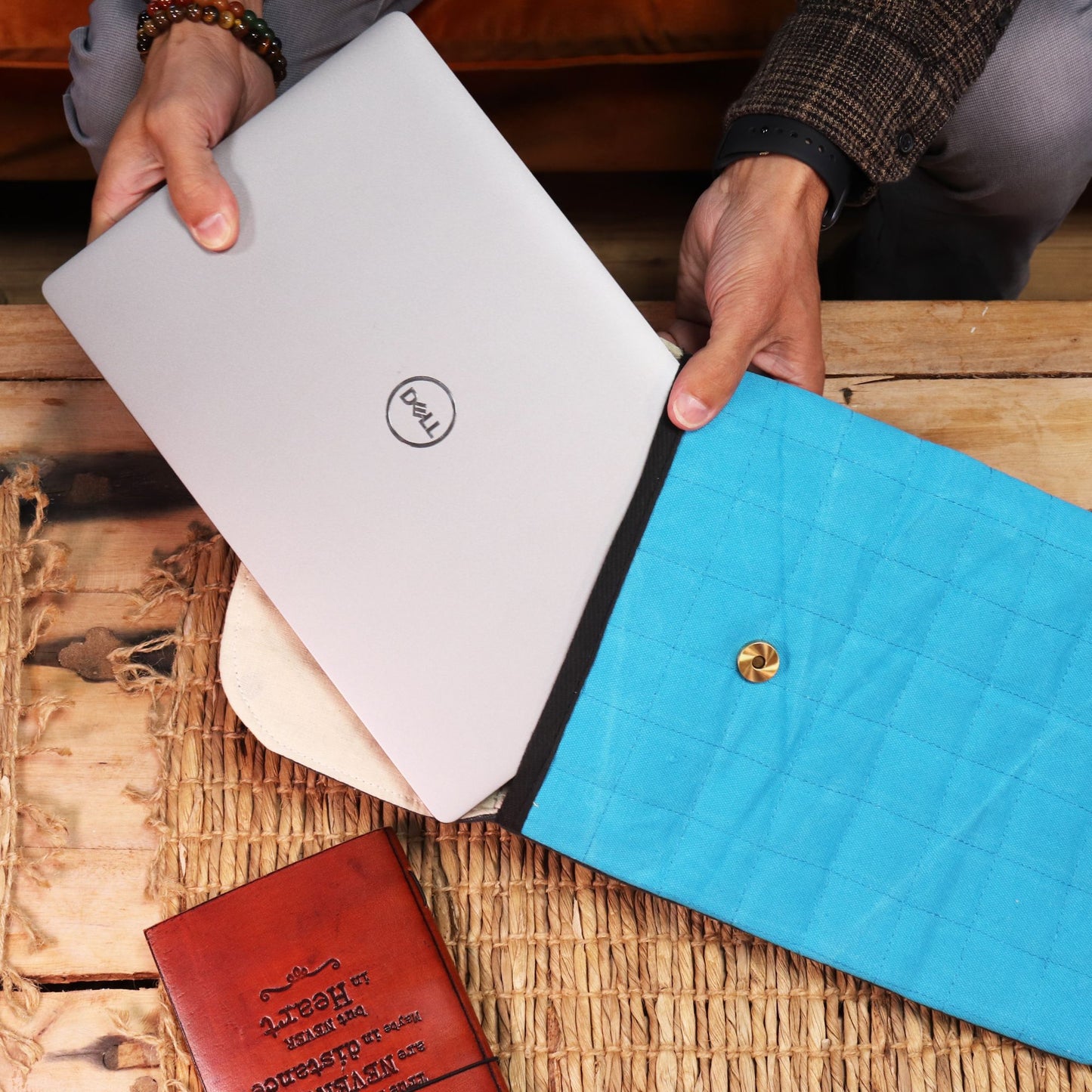 Laptop-Hülle in Türkis – Gepolstert & handgefertigt