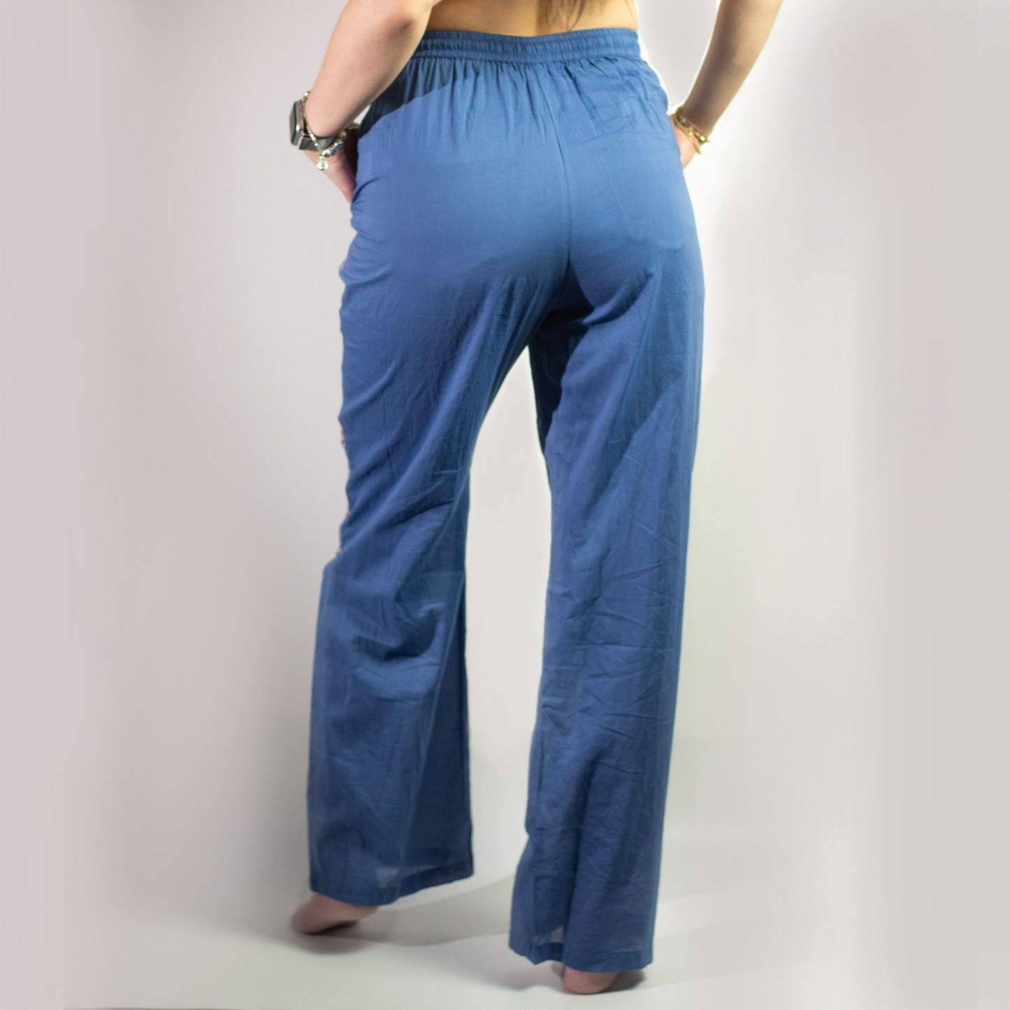 Loungehose Königsblau & Gold mit handbemaltem Nazar-Auge – Nomad Sari Kollektion