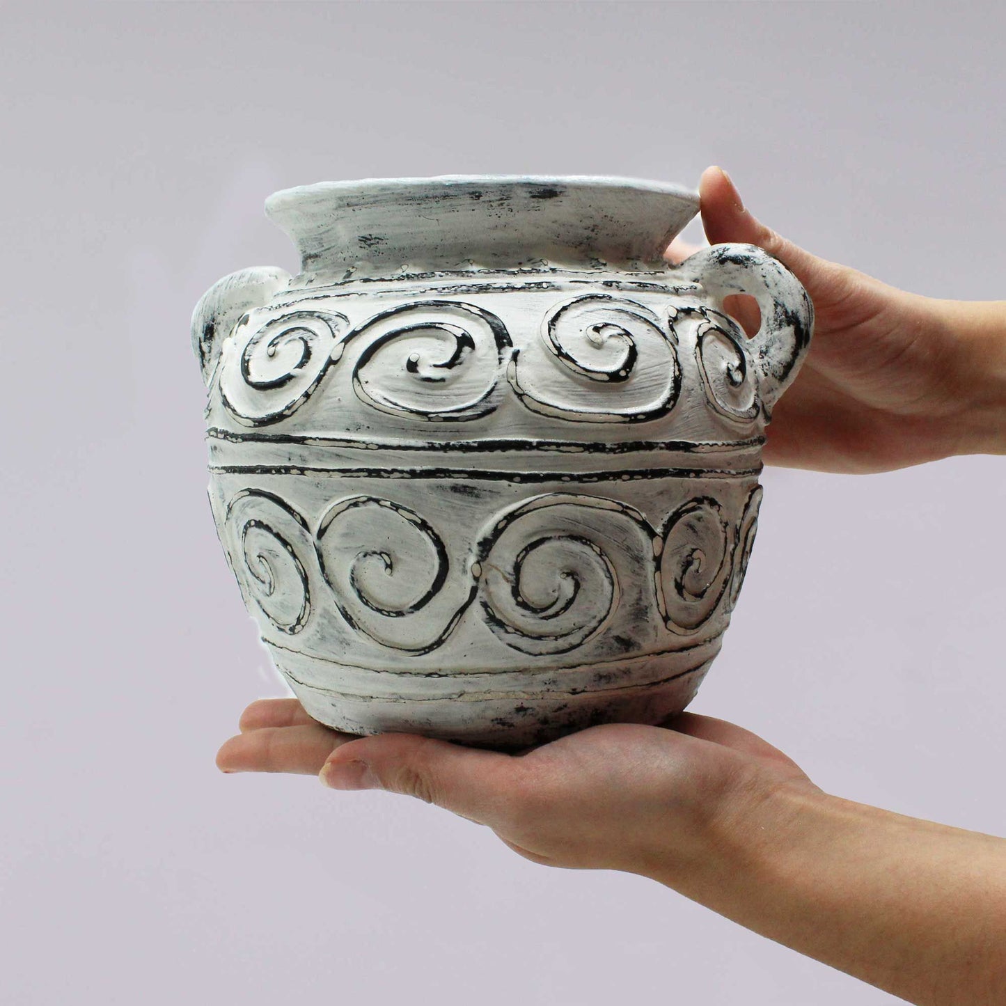 Keramikvase Creme mit Henkeln 15cm - Handbemaltes Unikat aus Lombok