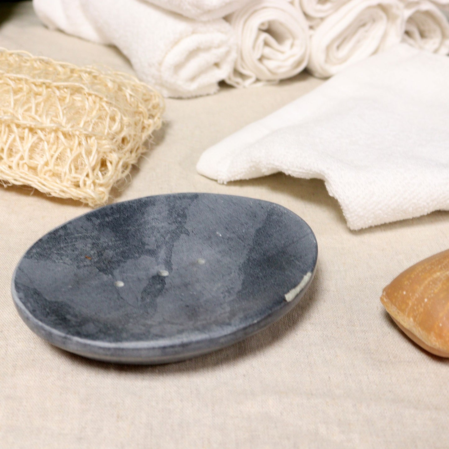 Seifenschale aus grauem Speckstein, oval – Naturstein für Bad & Wellness
