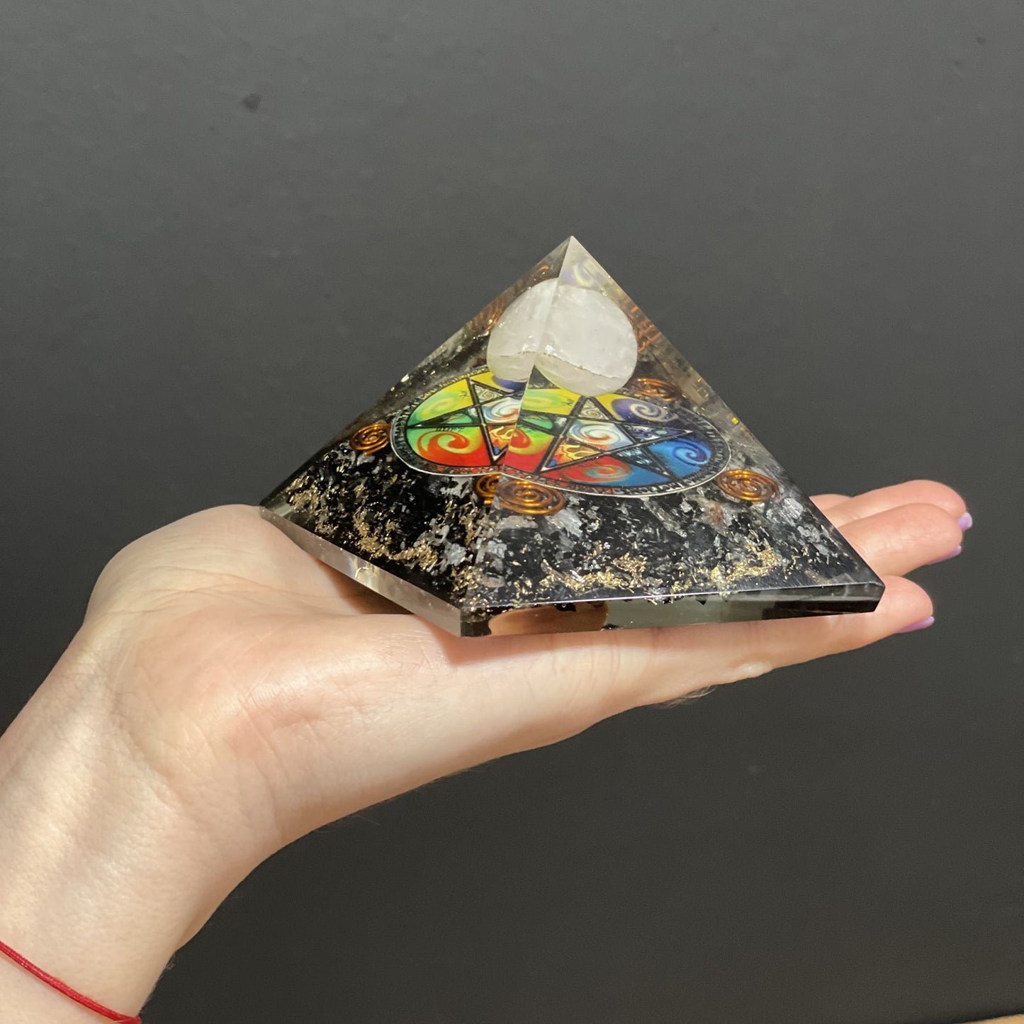 Orgonit Pyramide 'Midnight Pentagon' – Energetischer Schutz & Harmonie