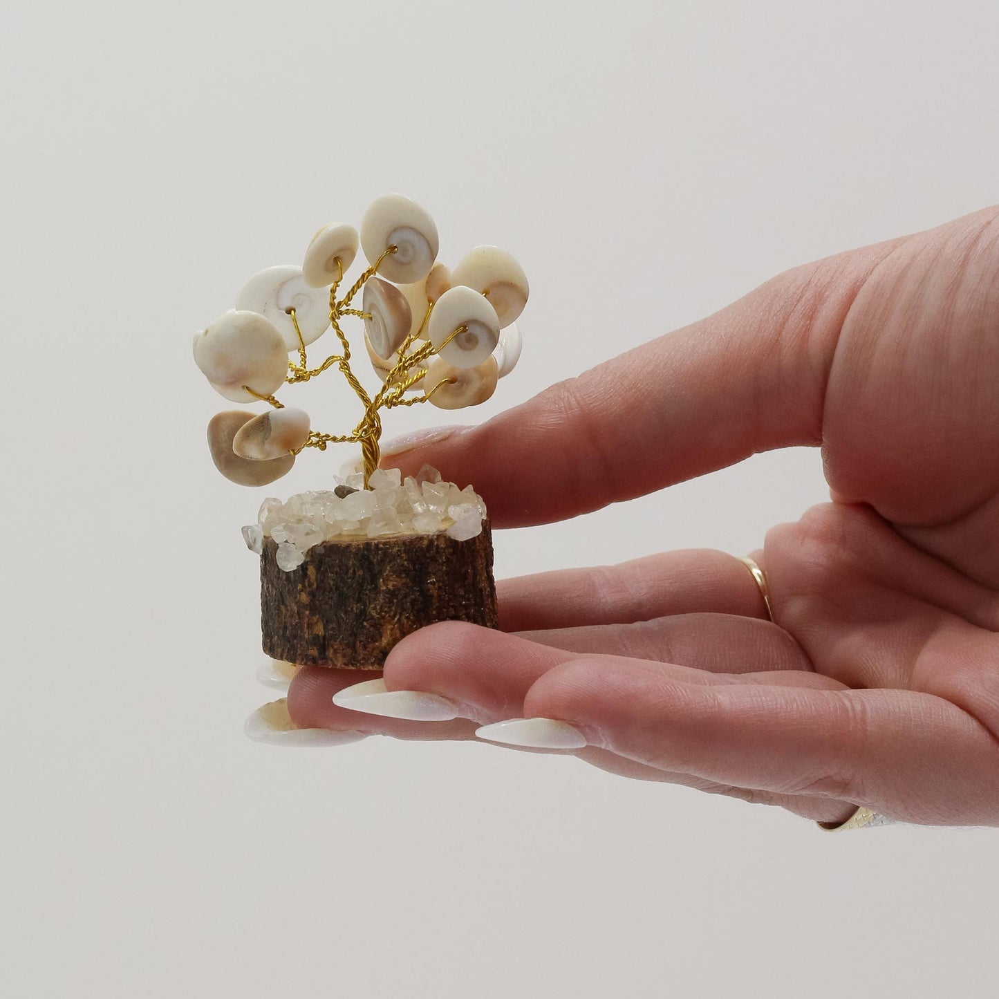 Handgefertigter Gomati-Chakra-Steinbaum mit 15 Steinen – Energie-Dekor für Harmonie