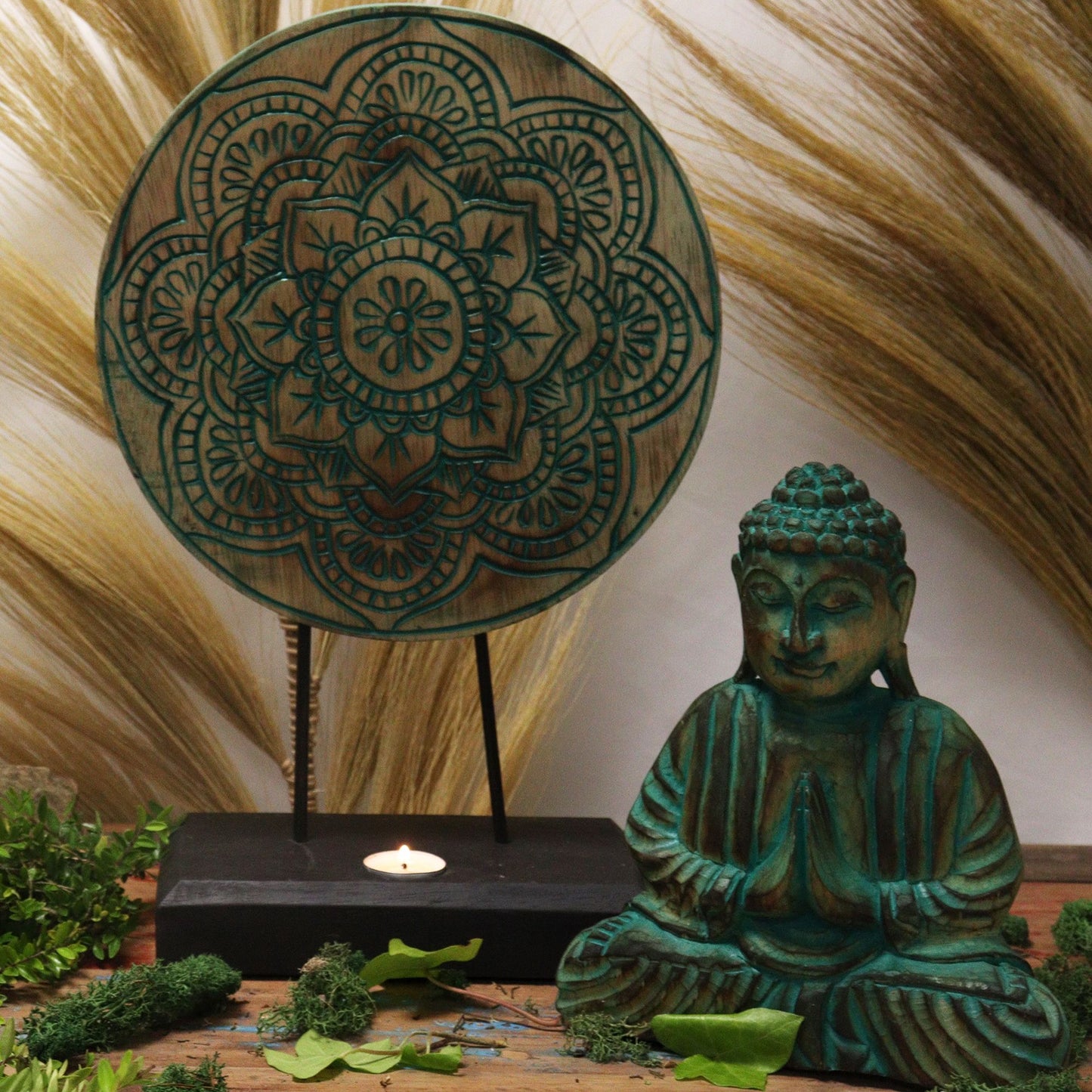 Buddha Figur mit Mandala-Ständer – Feng Shui Set in Grün