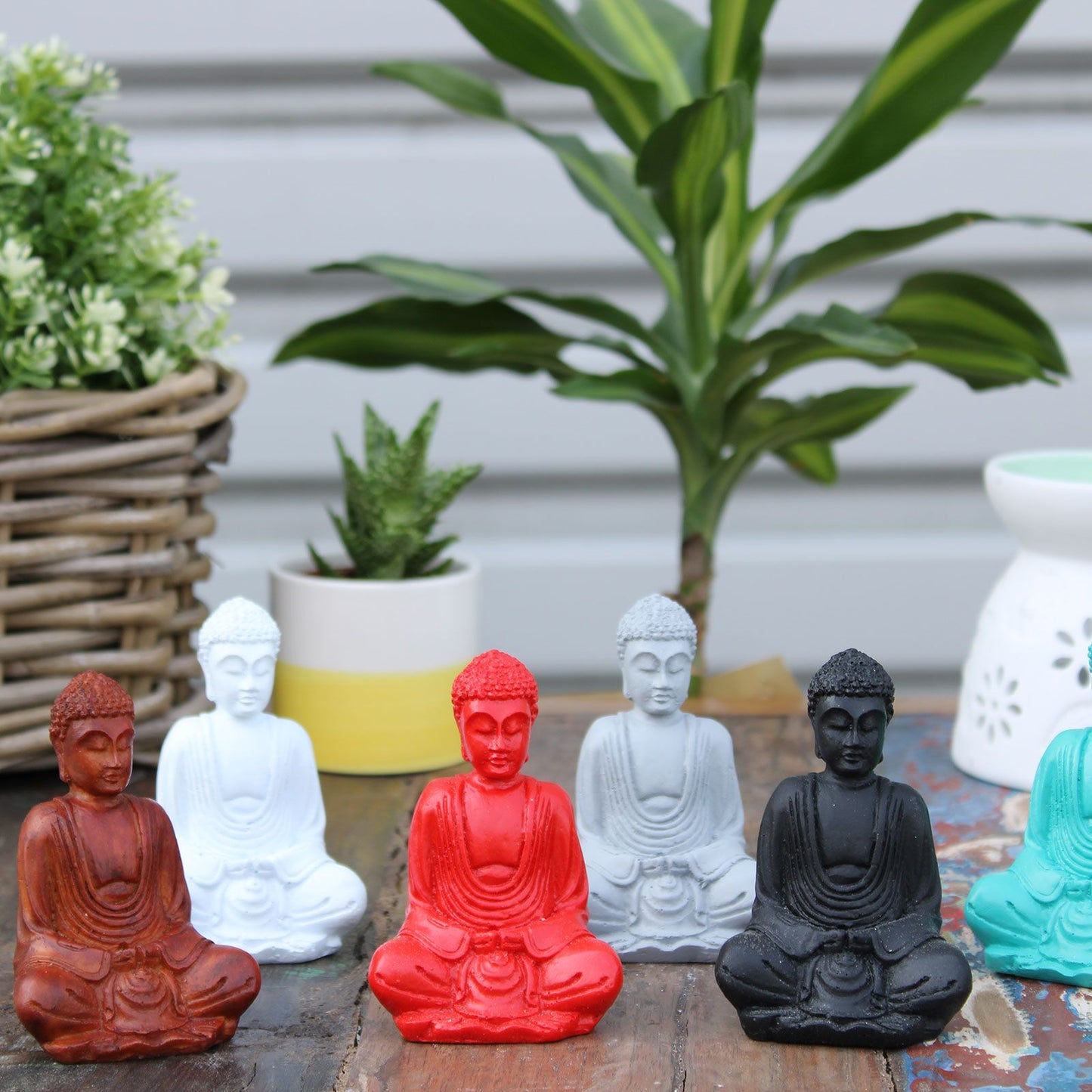 Set mit 6 Mini-Buddha Figuren in Matt-Optik (Farbmix) – Handbemalt für Meditation & Deko