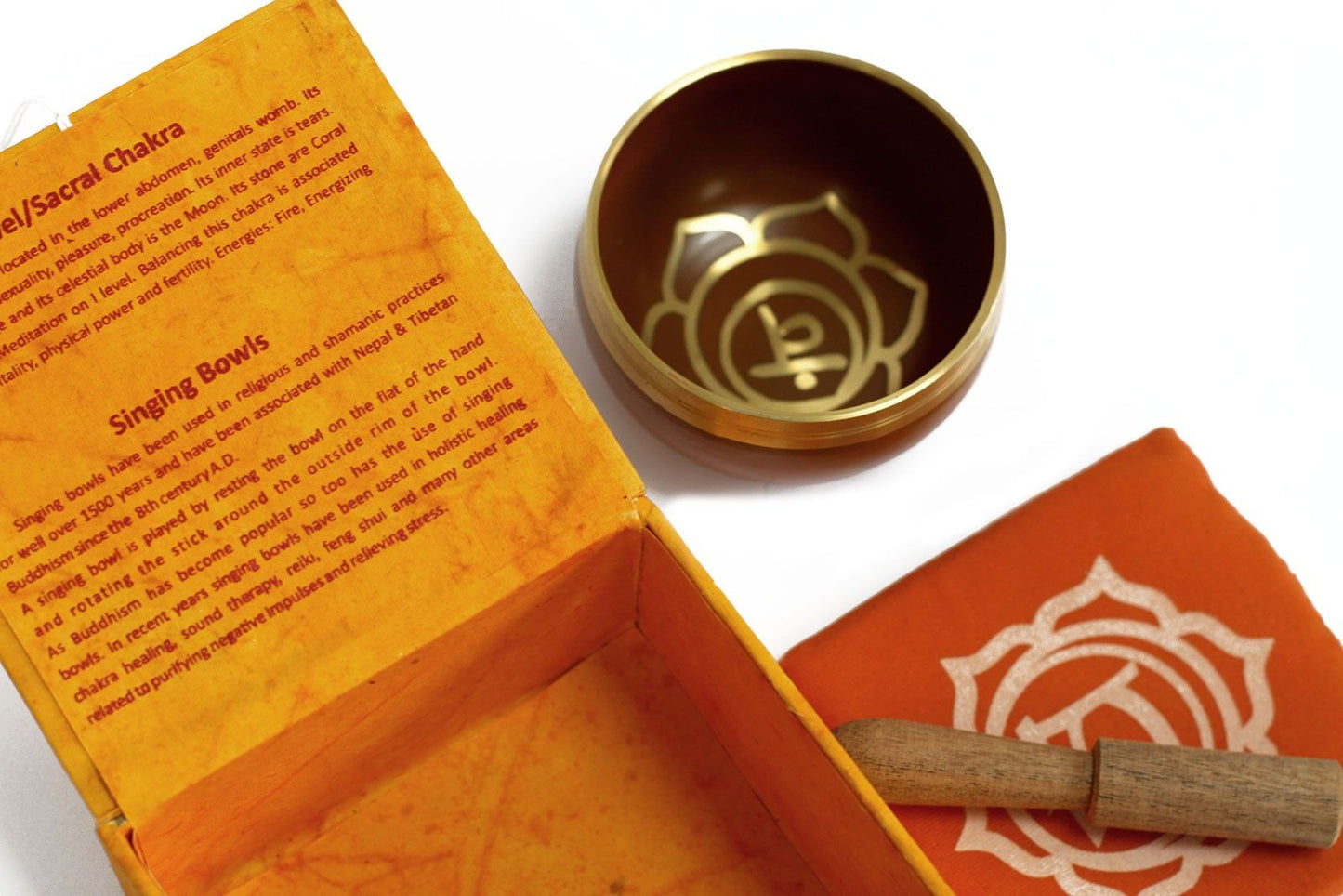 Klangschale für das Sakralchakra in Orange – Aus Messing mit Holzschlägel