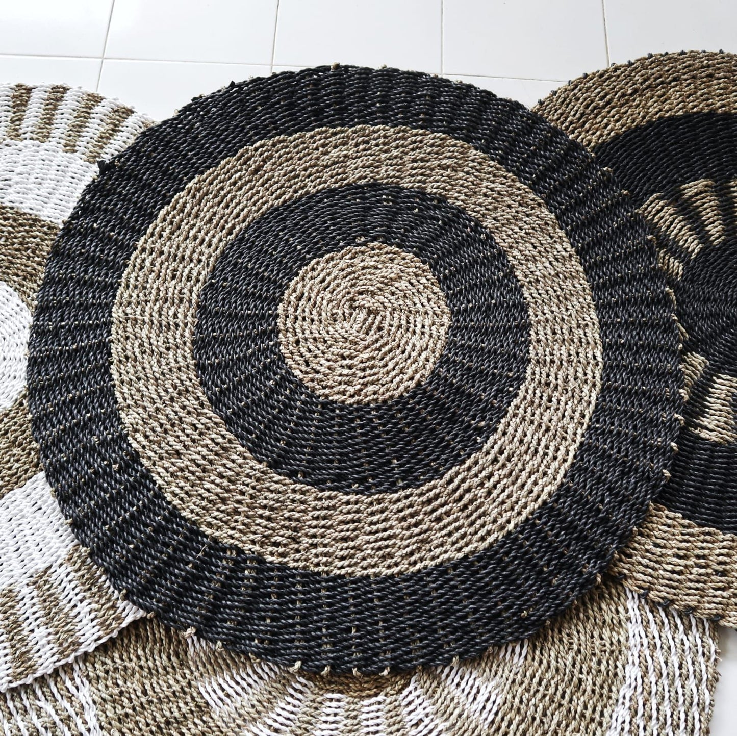 Runder Naturteppich aus Seegras - Schwarz & Beige, Ø 100 cm