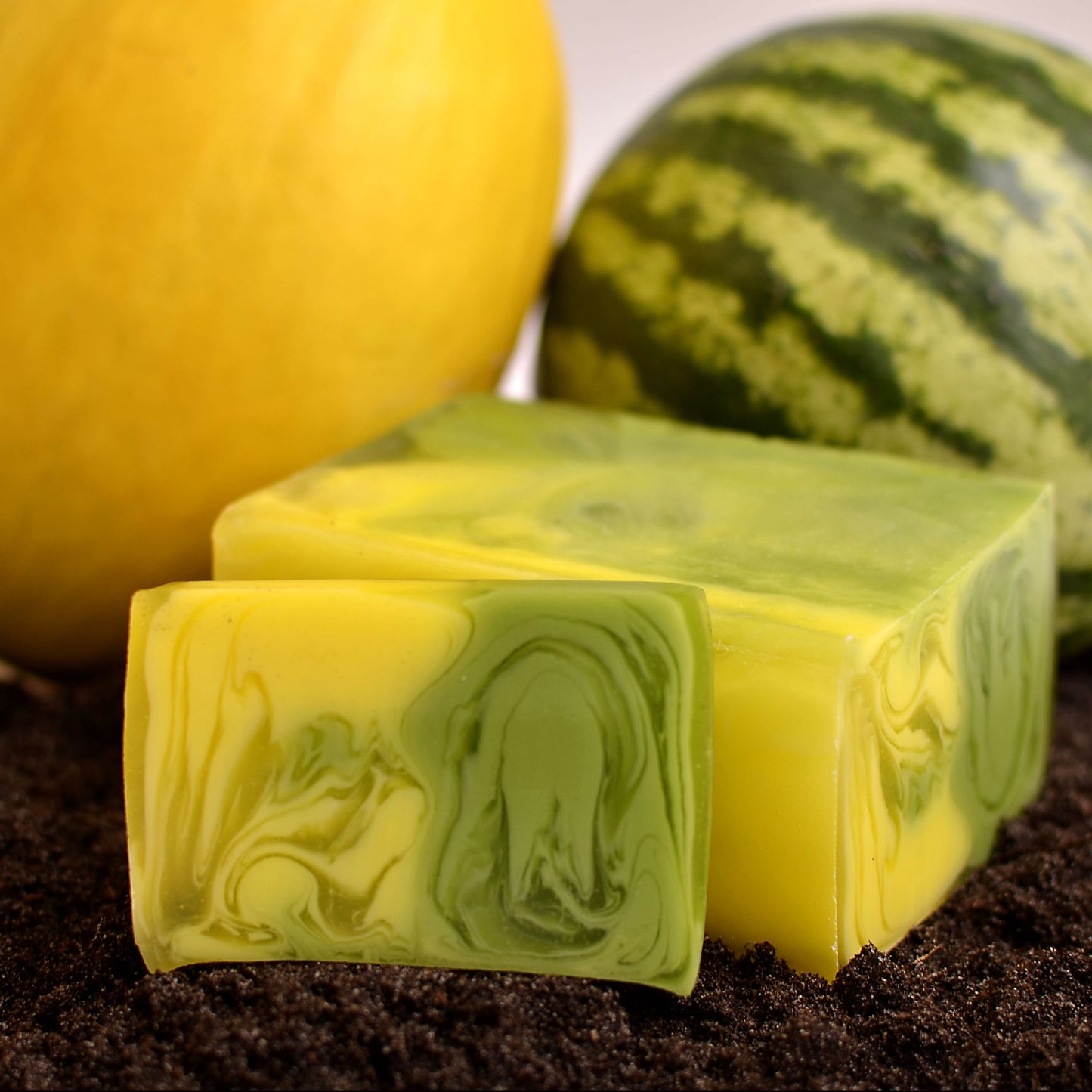 Handgeschnittener Seifenlaib 'Melonen-Pracht' – ca. 1,2 kg für individuelle Stücke