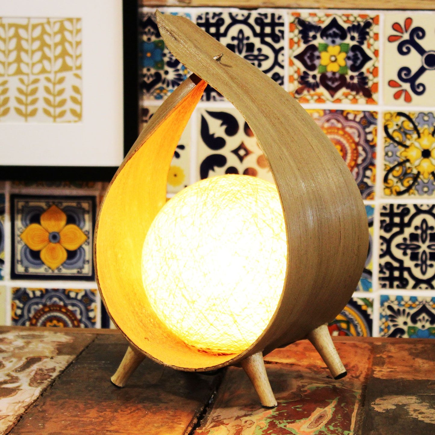 Natürliche Tischlampe aus Kokosblatt – Handgefertigt in Bali