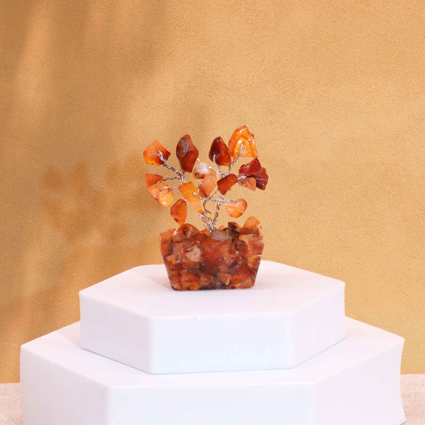 Mini-Edelsteinbaum aus Karneol auf Orgonit-Basis – Handgefertigtes Deko-Objekt