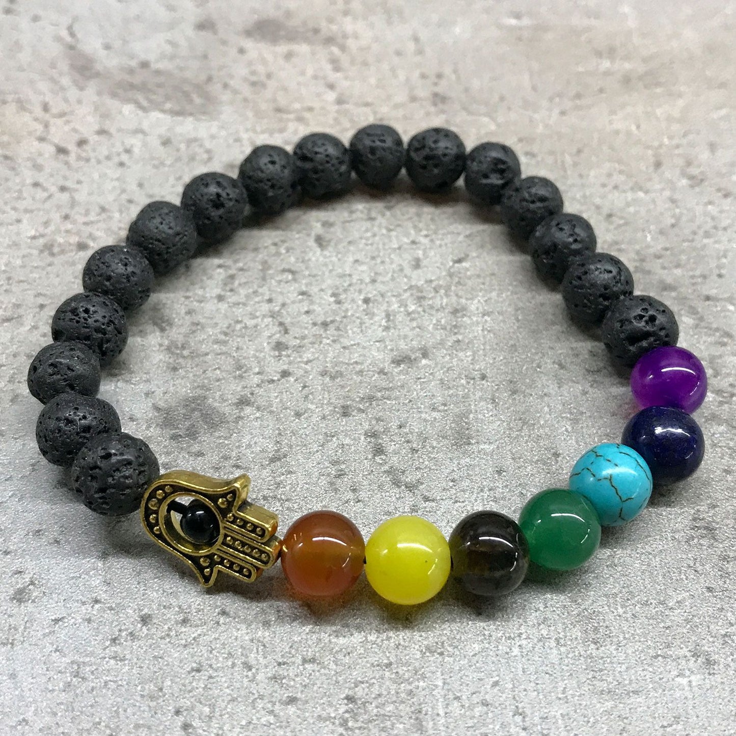 Hamsa Chakra Armband aus Lavastein mit Edelsteinen