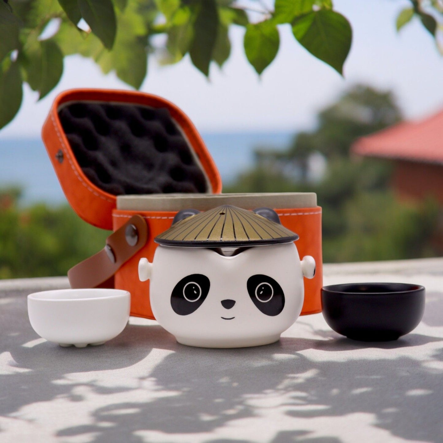 Kung Fu Panda Teeset – Keramik-Kanne mit Sieb, 2 Tassen & Reiseetui