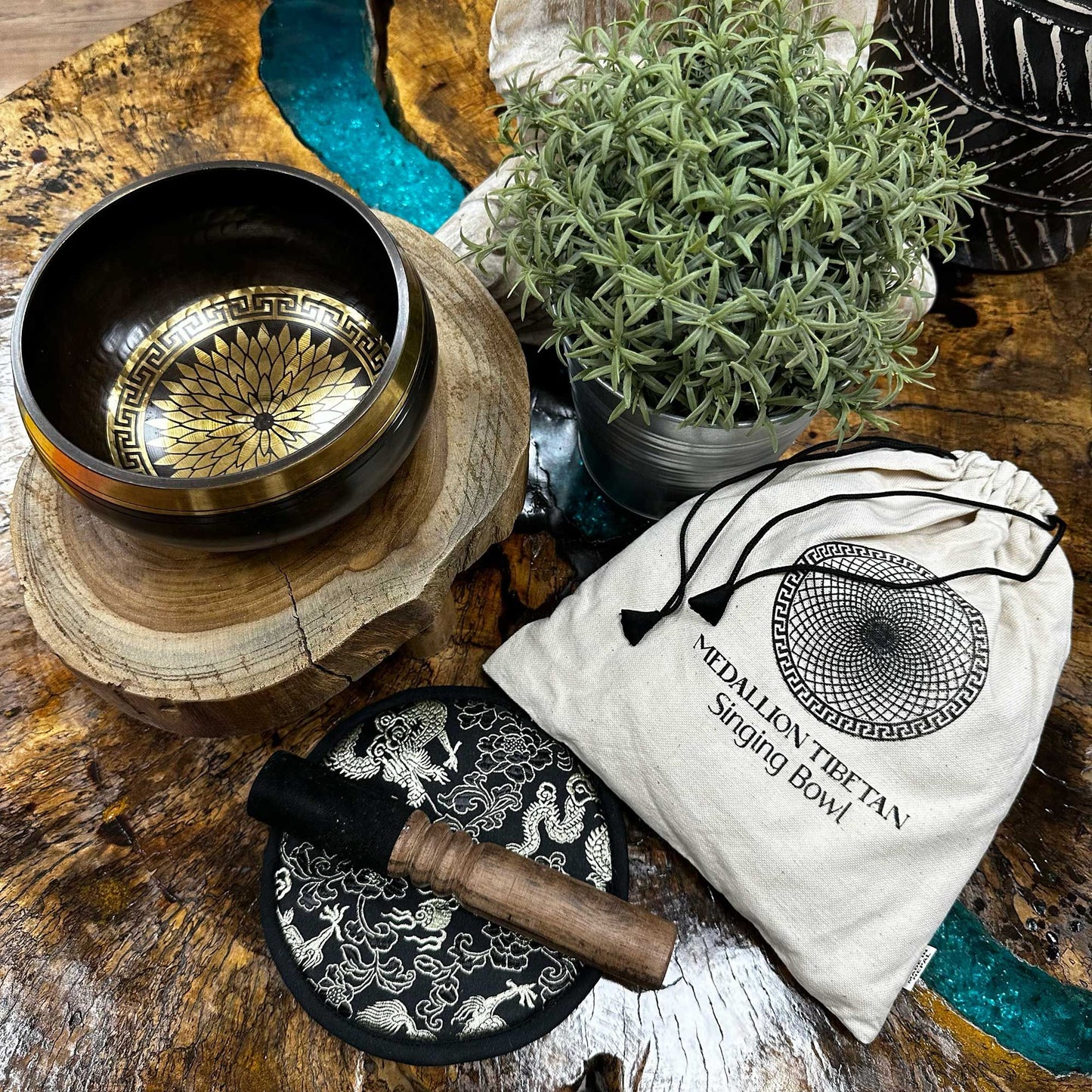 Meditatives Klangschalen-Set mit Mandala-Gravur – 14 cm Messing inkl. Zubehör
