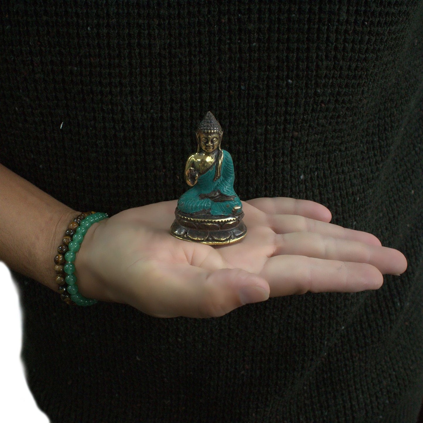 Kleine Buddha-Figur mit erhobener Hand – Handgefertigte Messing-Statuette