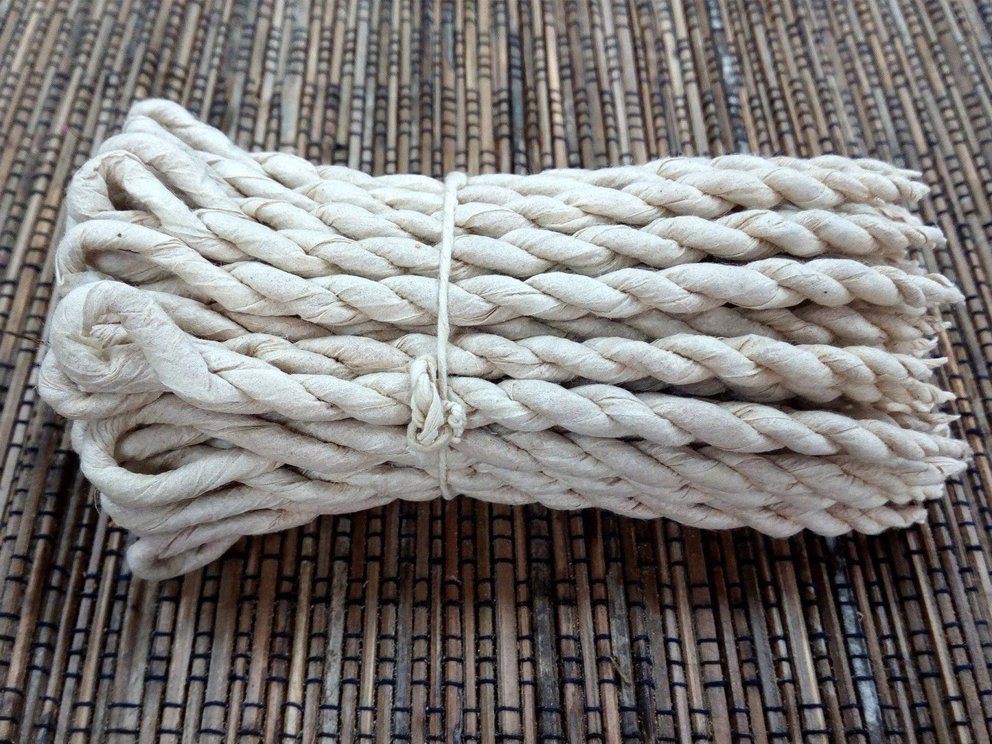 Räucherseil Spikenard & Sandelholz – 50 Stück handgerolltes Naturräucherwerk