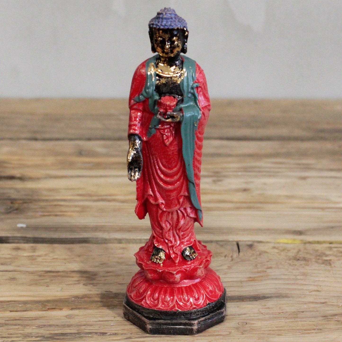 Stehende Buddha Statue in Antik-Optik - Meditationsfigur aus hochwertigem Resin