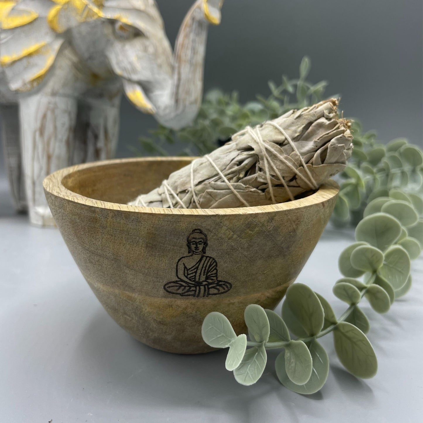 Räucherschale 'Buddha' aus Mangoholz – Handgeschnitzt für Meditation & Rituale