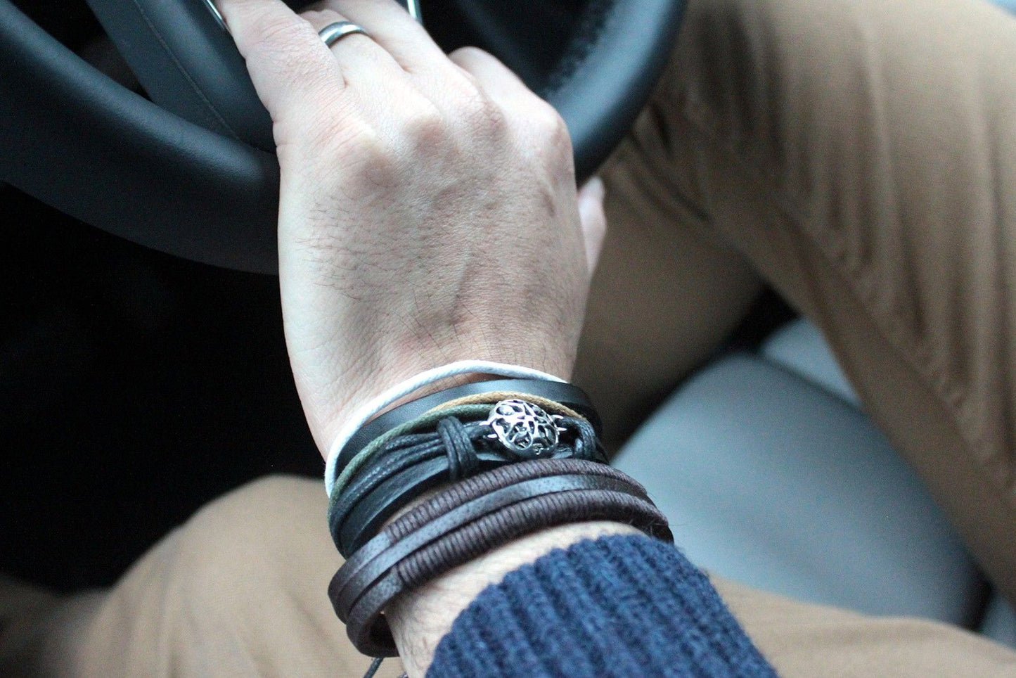 Herrenarmband-Set Dunkle Eleganz – 8 Stück aus Leder und Metall