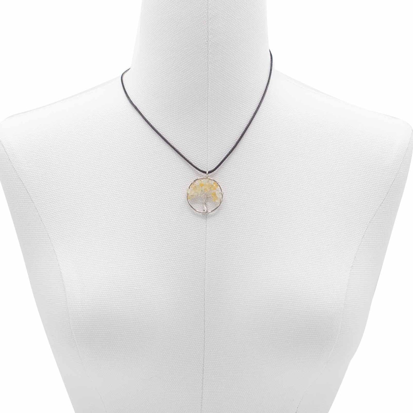 Lebensbaum-Anhänger aus Karneol – Handgefertigter Talisman mit Lederband