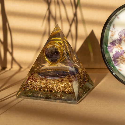 Orgonit-Pyramide 'Harmonie' mit Amethyst und Kupfer – Handgefertigt